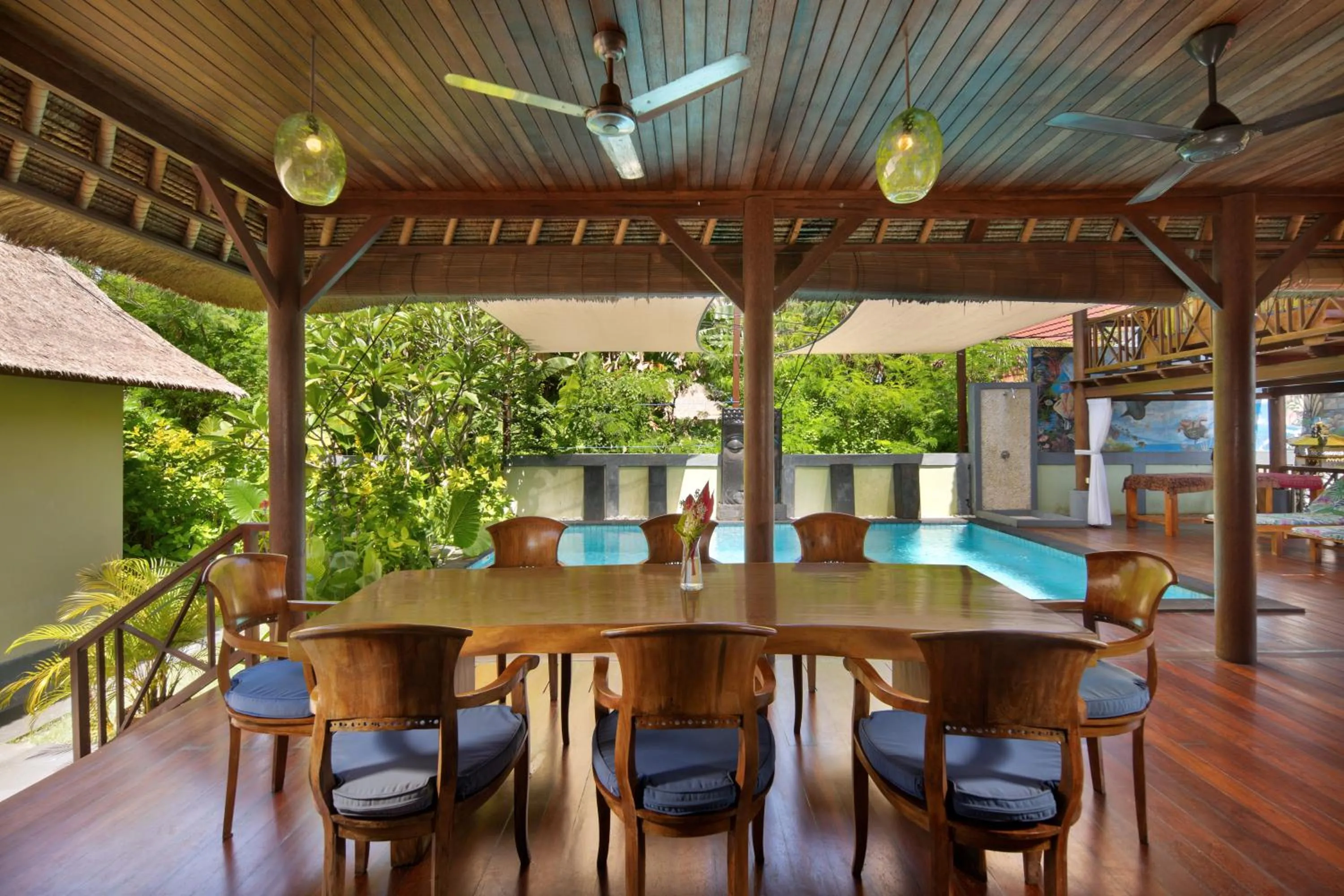 Dining area in Gecko Villa & Bungalows