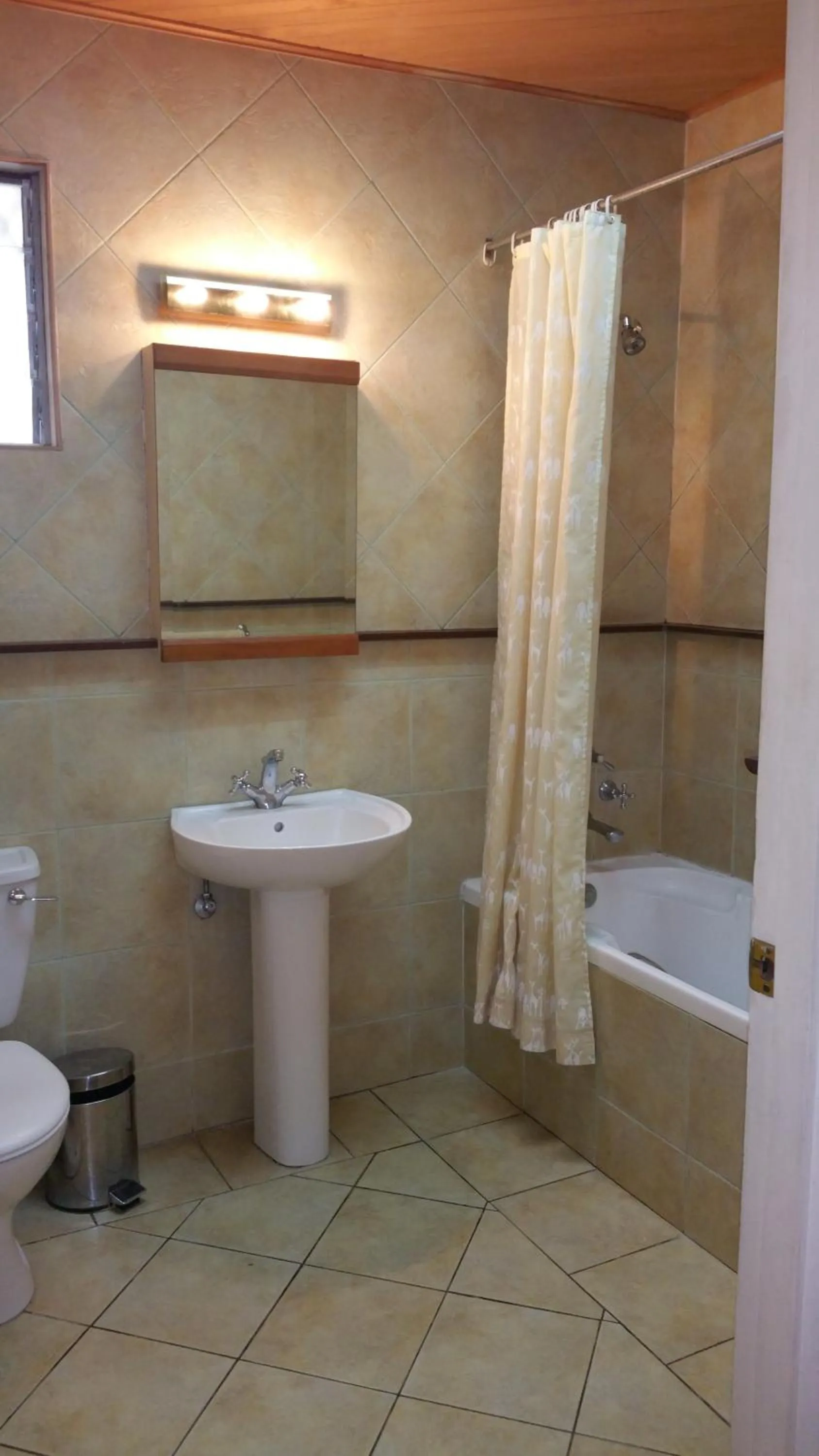 Toilet in Woodmere Grand Hotel & Serviced Apartments