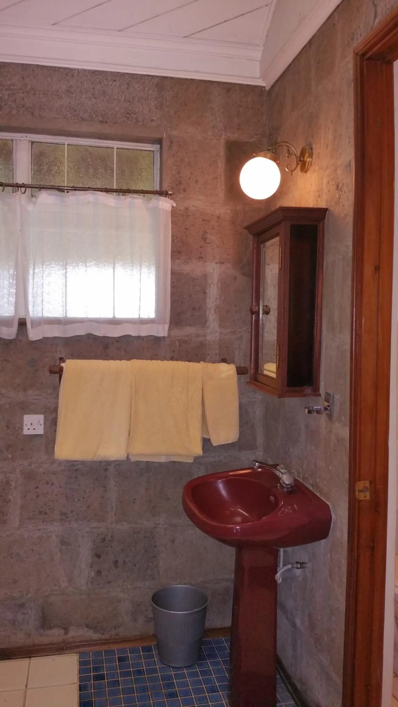 Bathroom in Woodmere Grand Hotel & Serviced Apartments