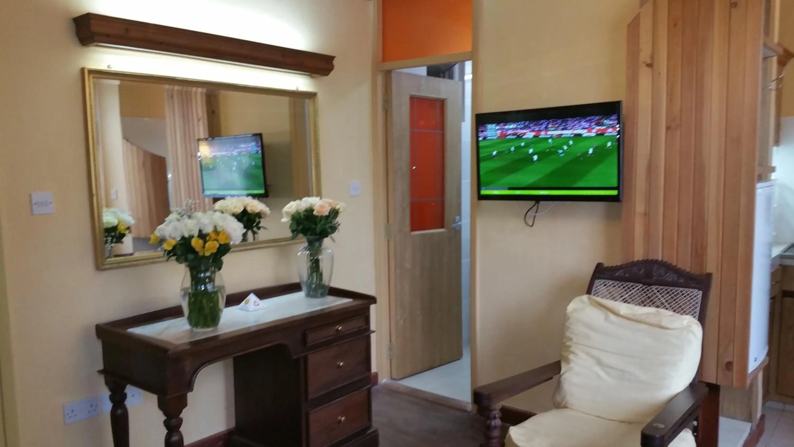 Living room in Woodmere Grand Hotel & Serviced Apartments