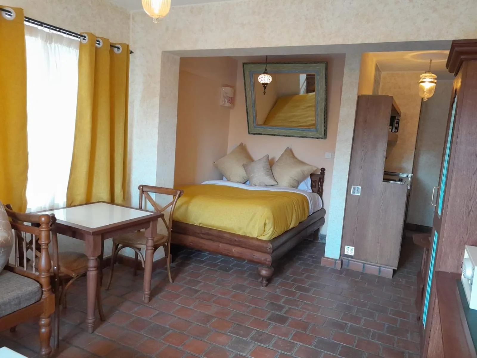 Bed in Woodmere Grand Hotel & Serviced Apartments