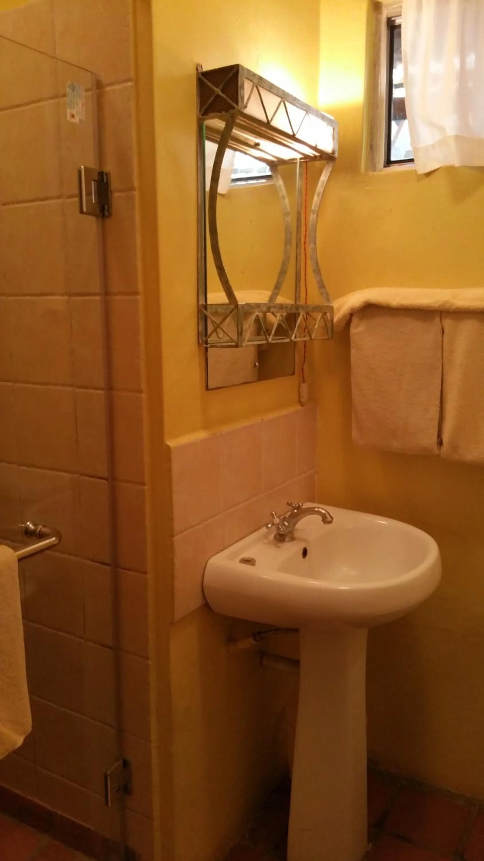 Bathroom in Woodmere Grand Hotel & Serviced Apartments