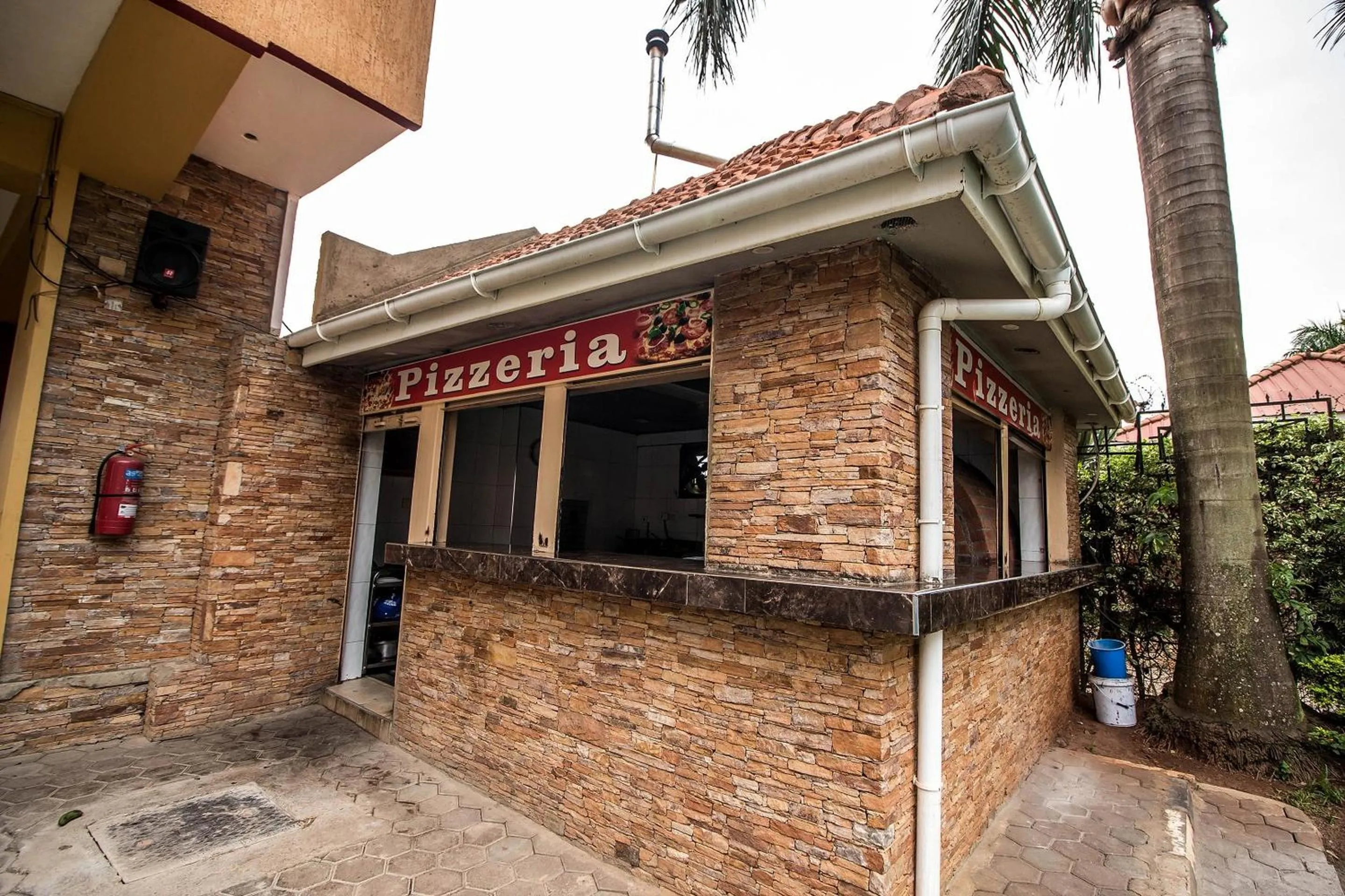 Restaurant/places to eat in Sir Jose Hotel