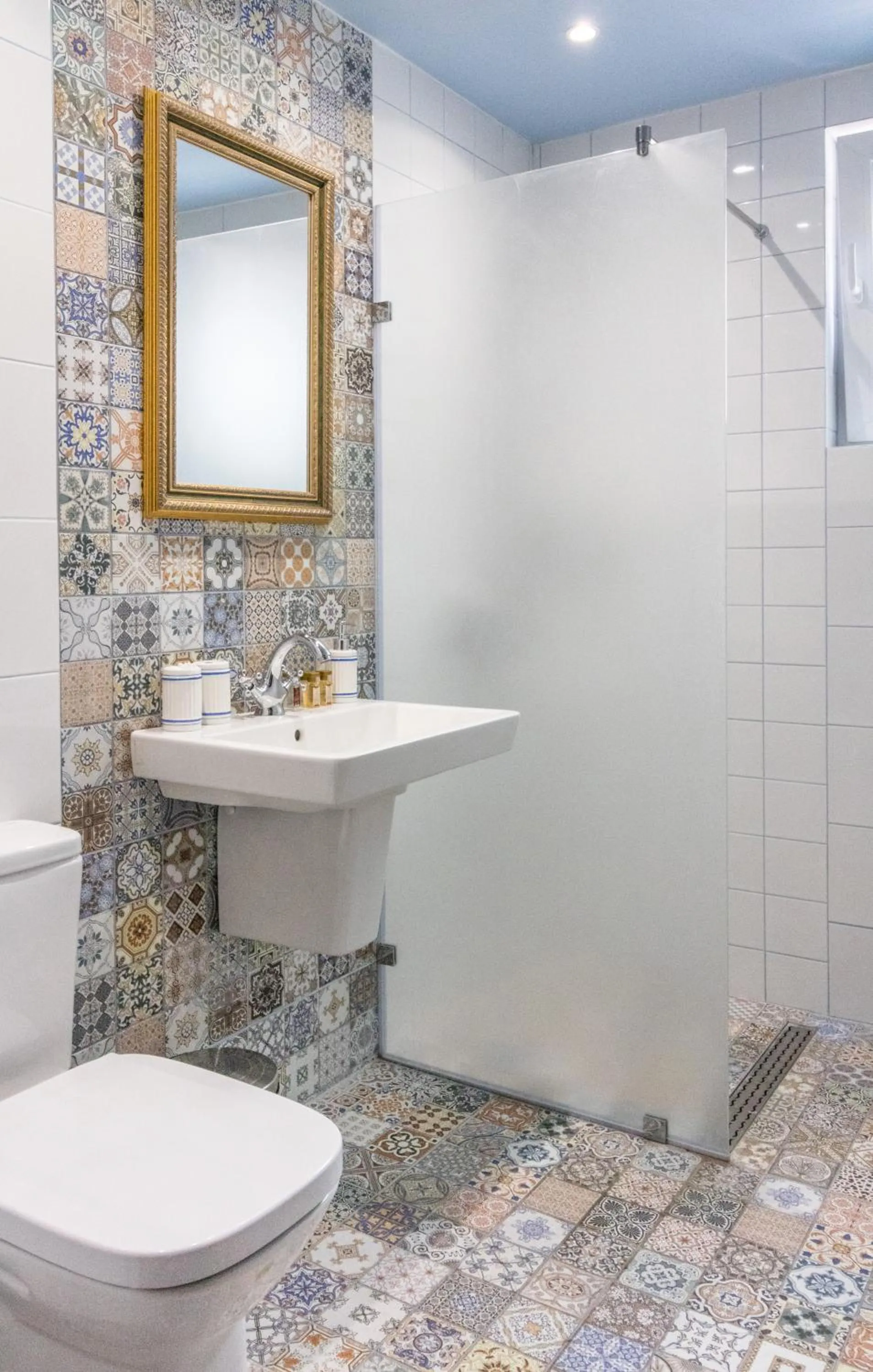 Bathroom in Domus Apartments City Center with Parking