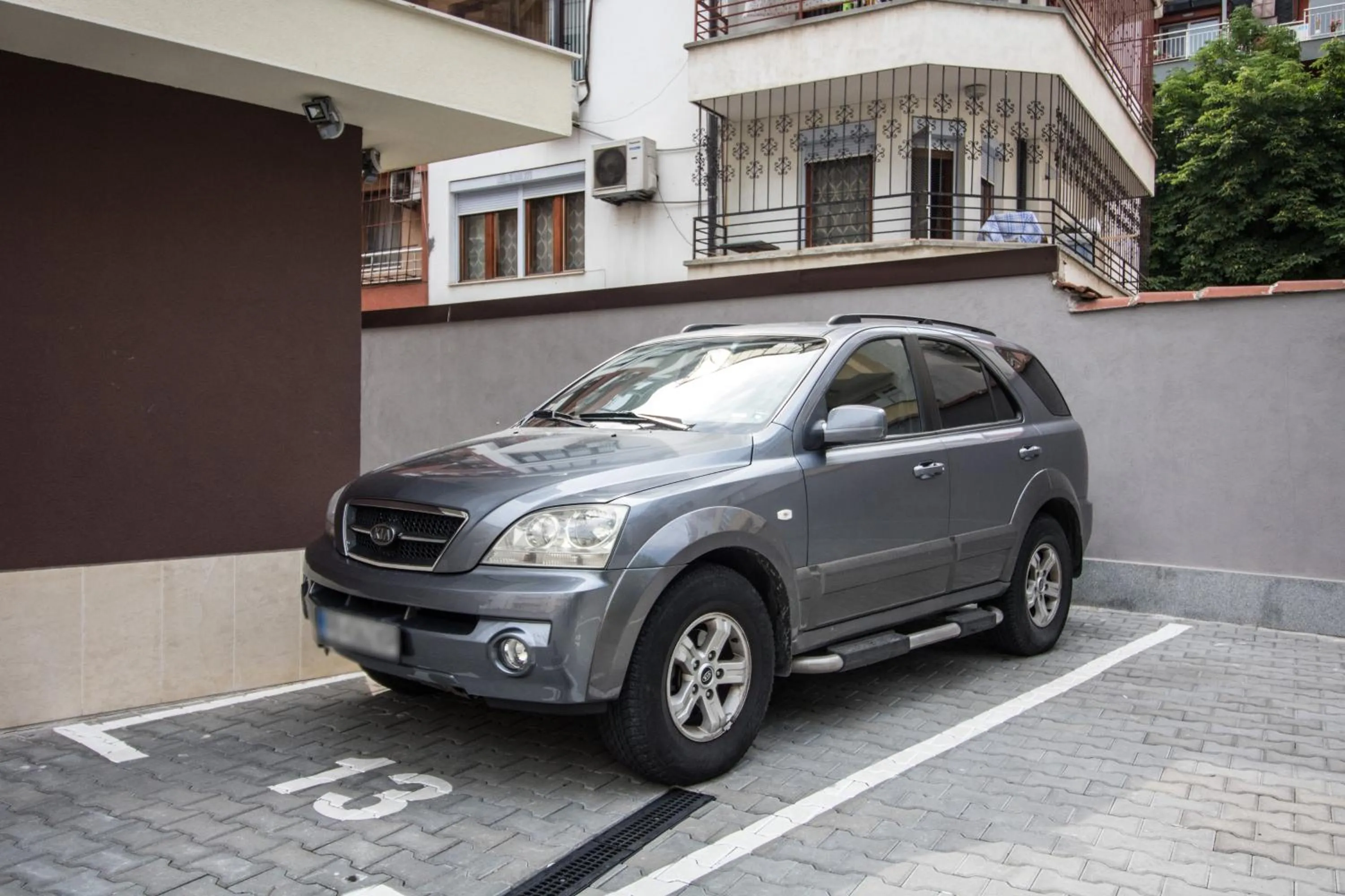 Property building in Domus Apartments City Center with Parking