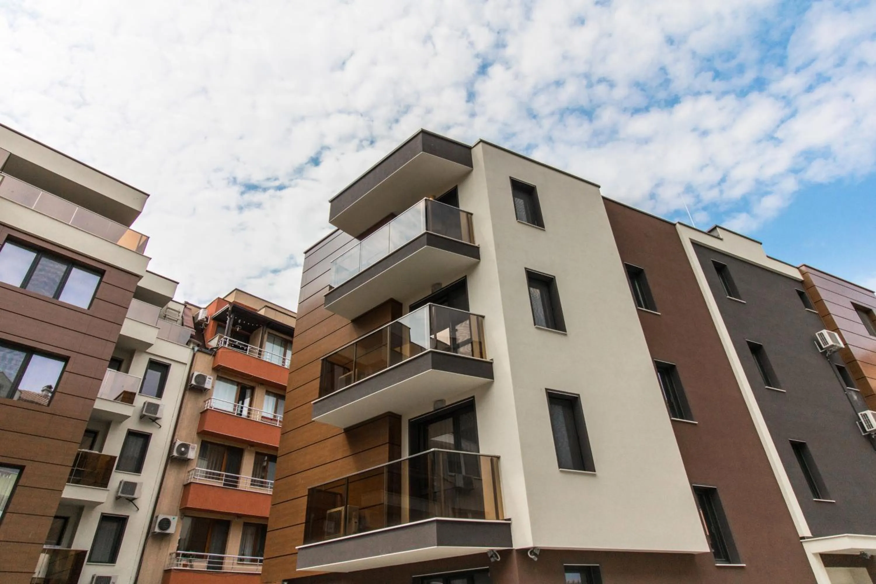 Property building in Domus Apartments City Center with Parking