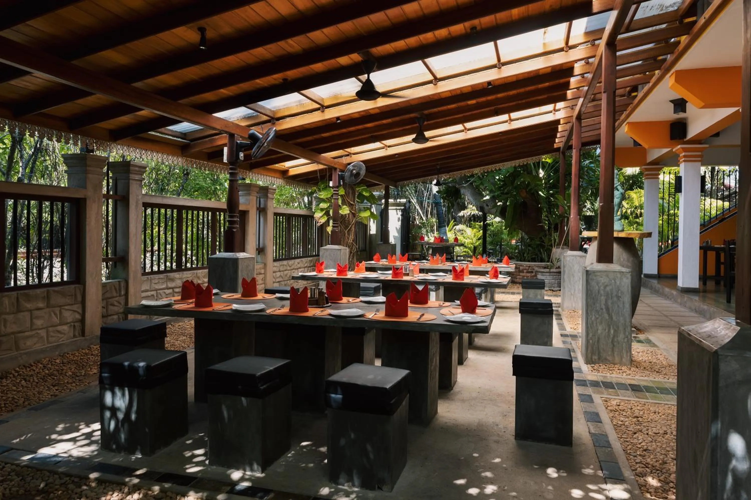 Restaurant/places to eat in Amal Beach Hotel