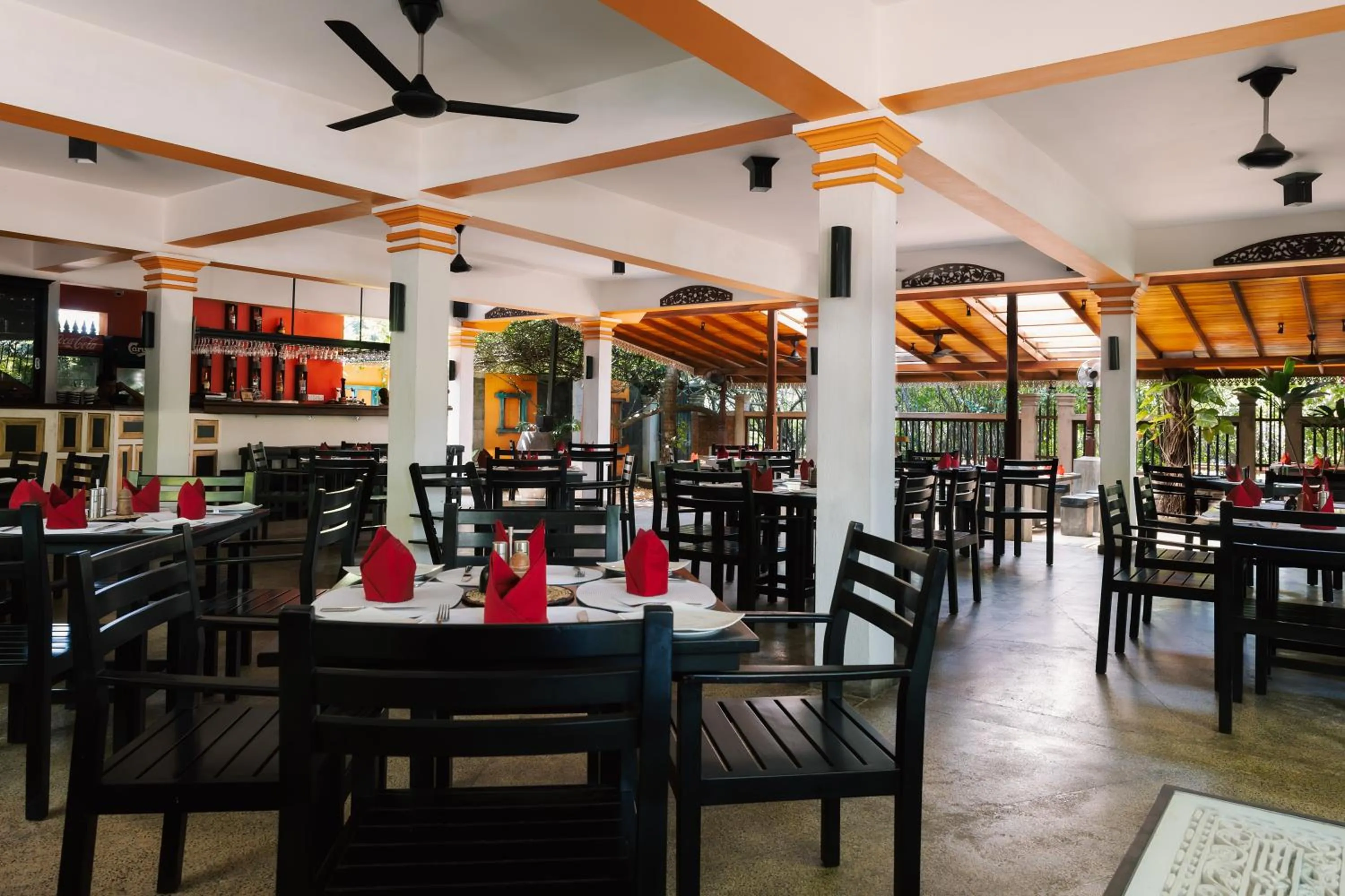 Restaurant/places to eat in Amal Beach Hotel