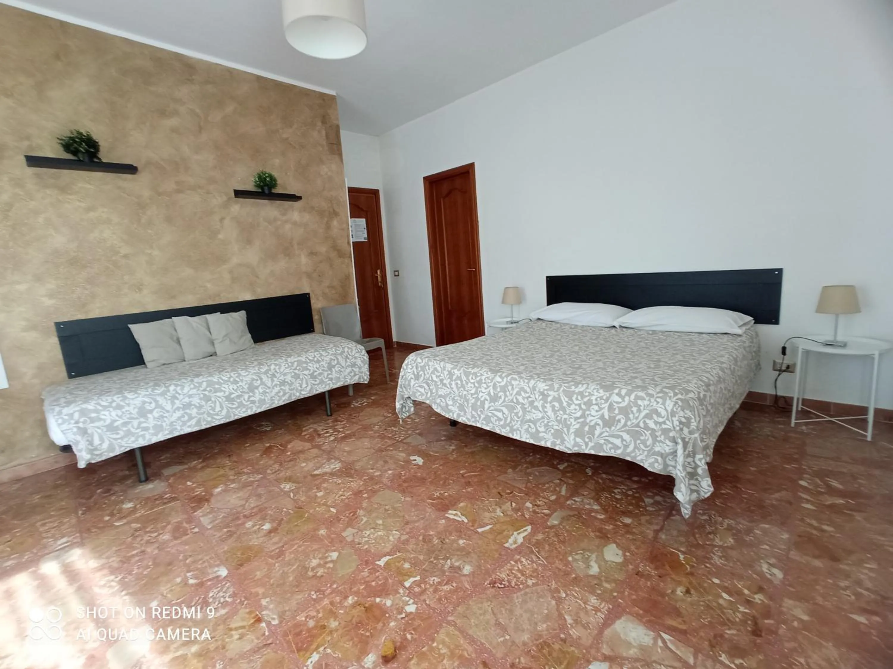 Bed in Bed & Breakfast Fontanarossa Airport -Private Parking-