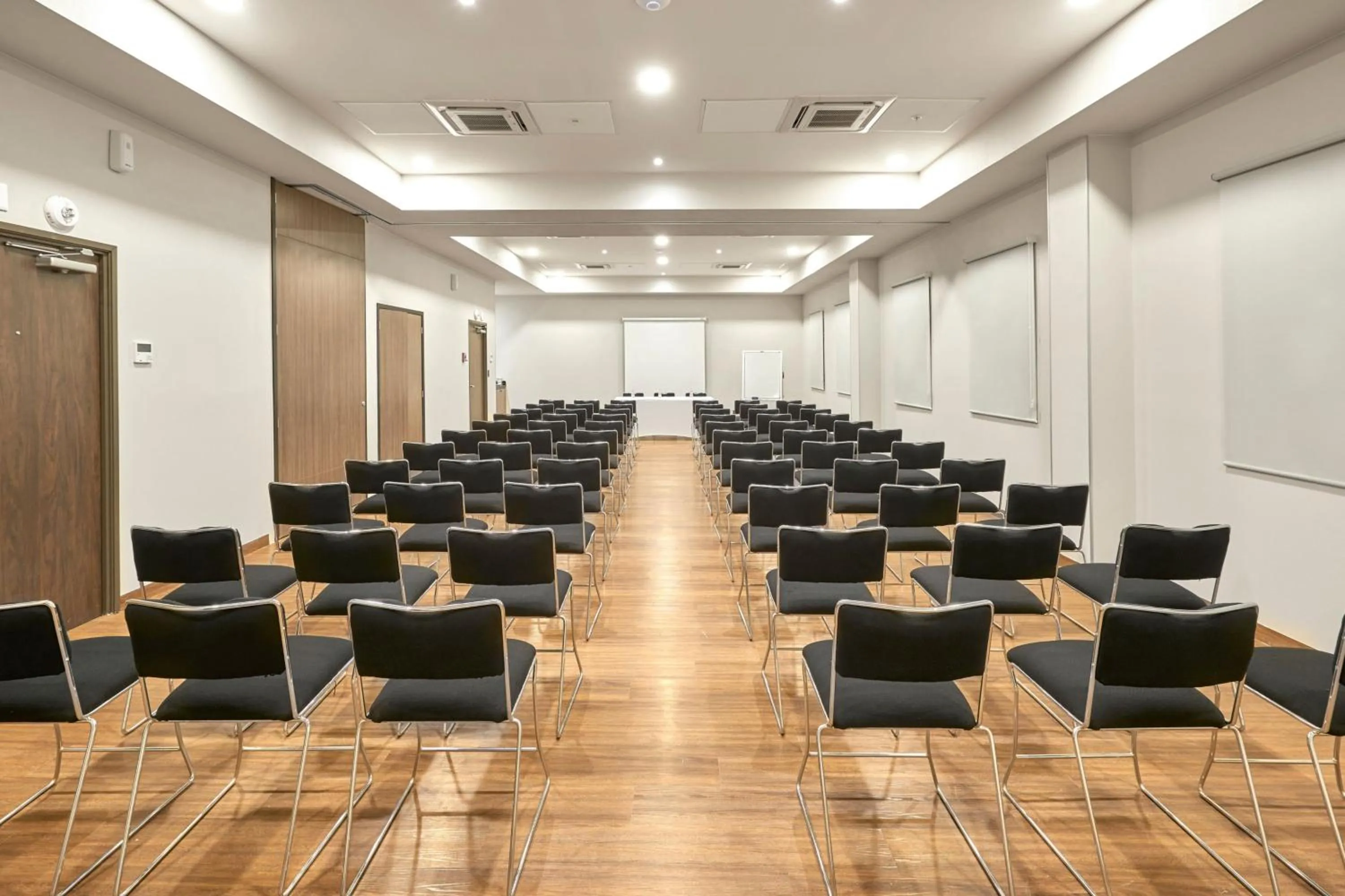 Meeting/conference room in City Express Suites by Marriott Silao Aeropuerto
