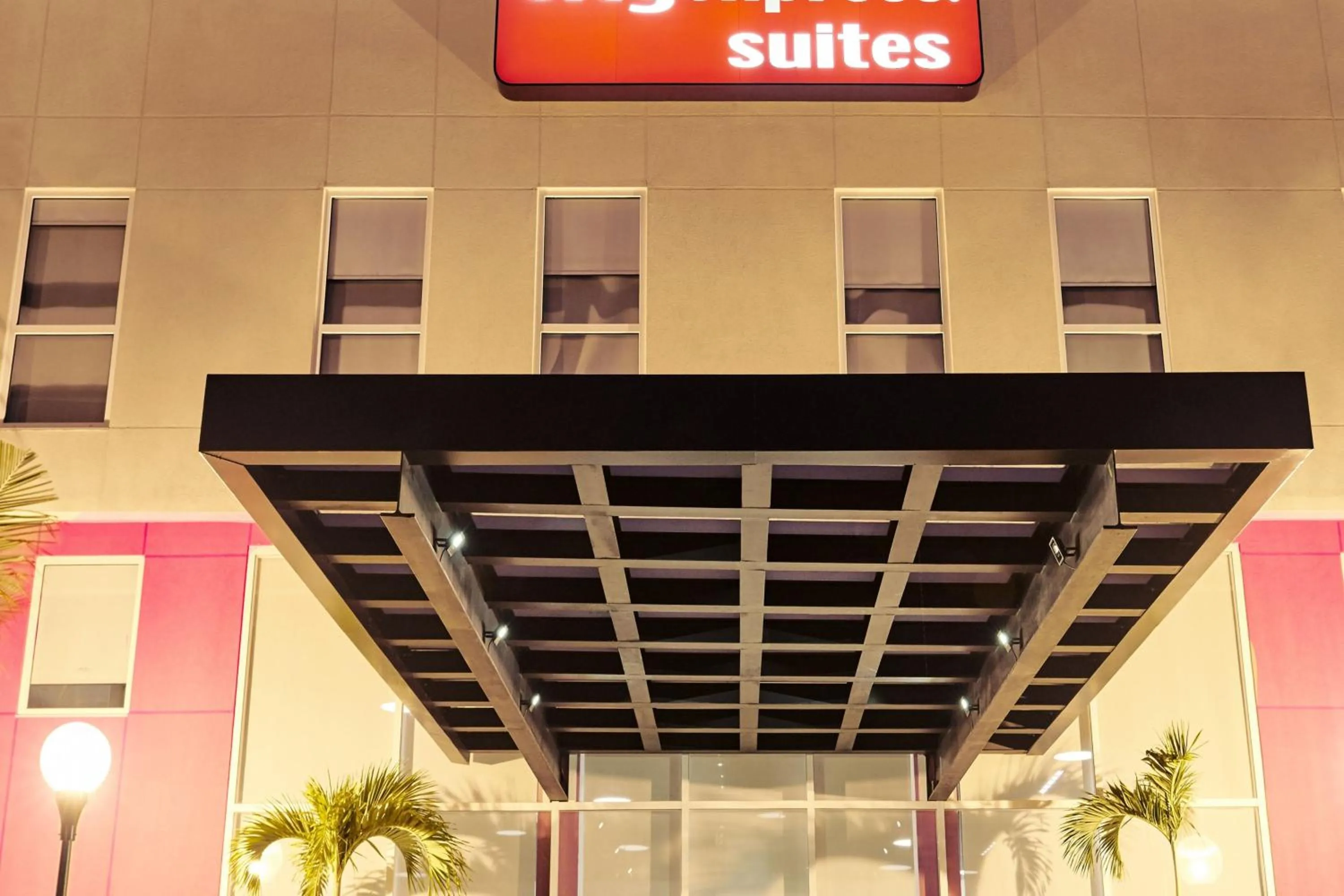 Property building in City Express Suites by Marriott Silao Aeropuerto