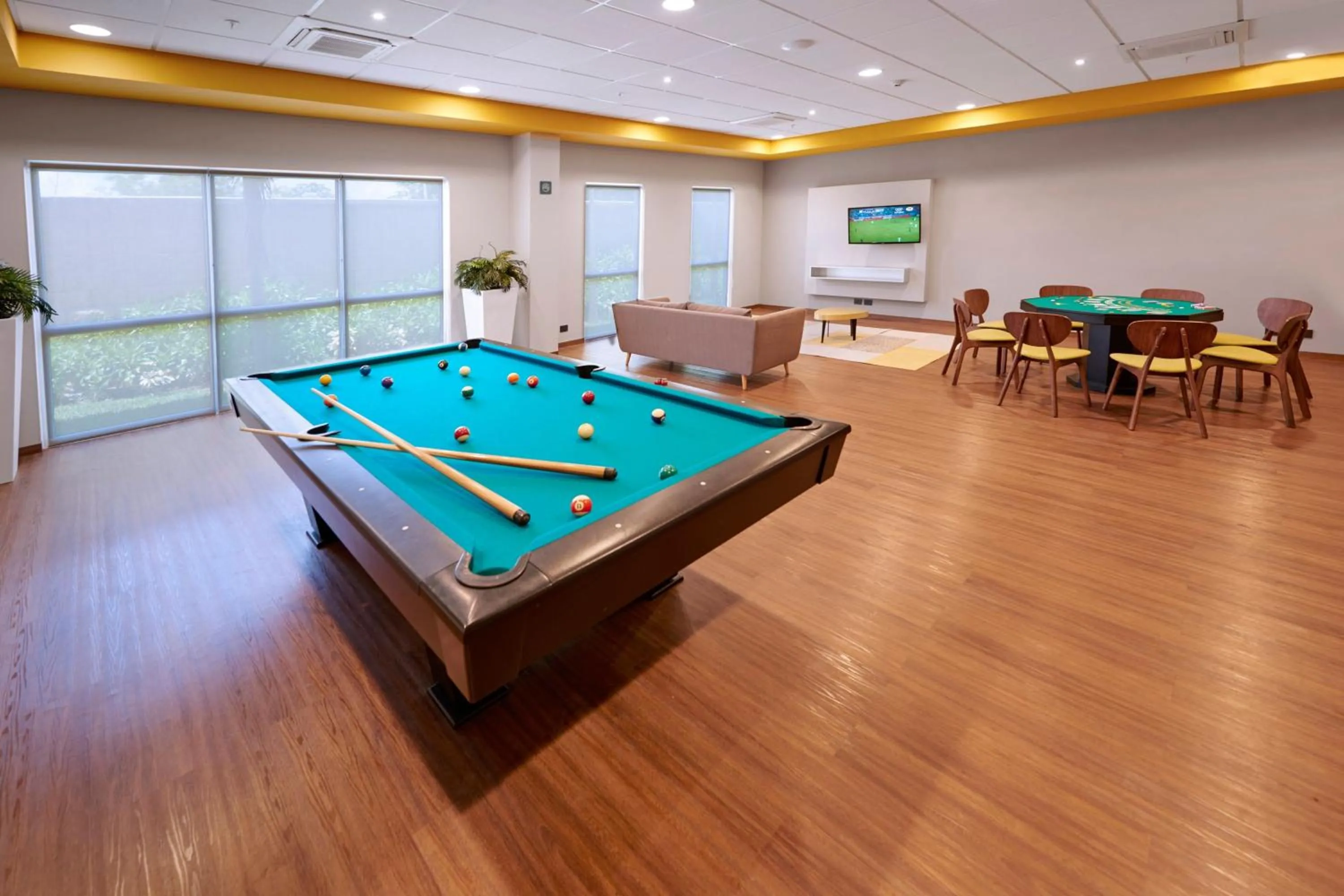 Swimming pool in City Express Suites by Marriott Silao Aeropuerto