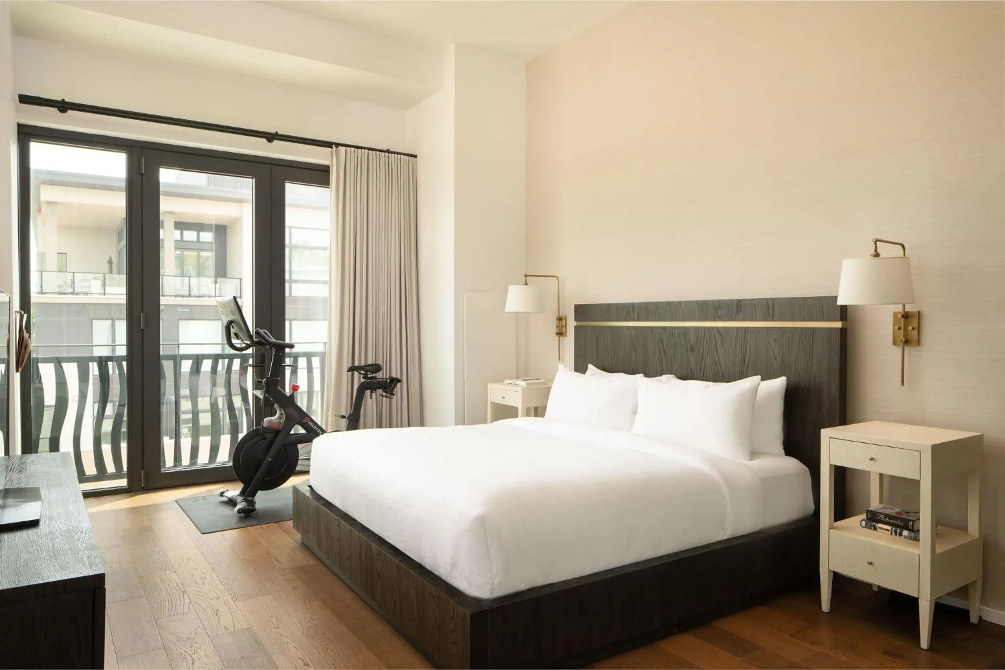 Photo of the whole room, Bed in Halcyon - A Hotel in Cherry Creek