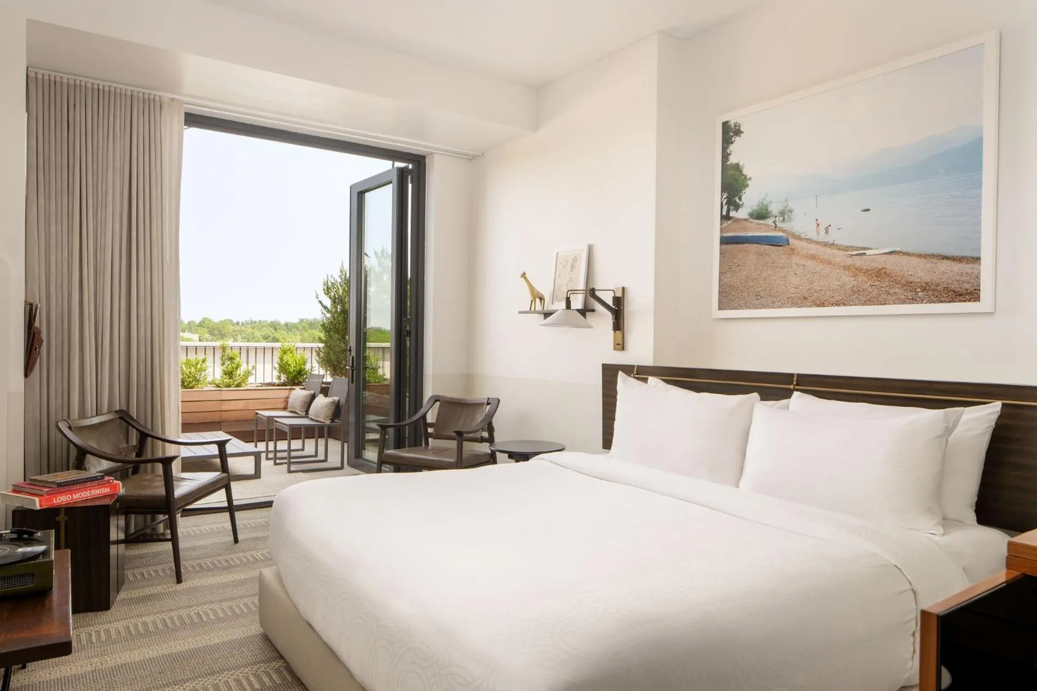 Photo of the whole room, Bed in Halcyon - A Hotel in Cherry Creek