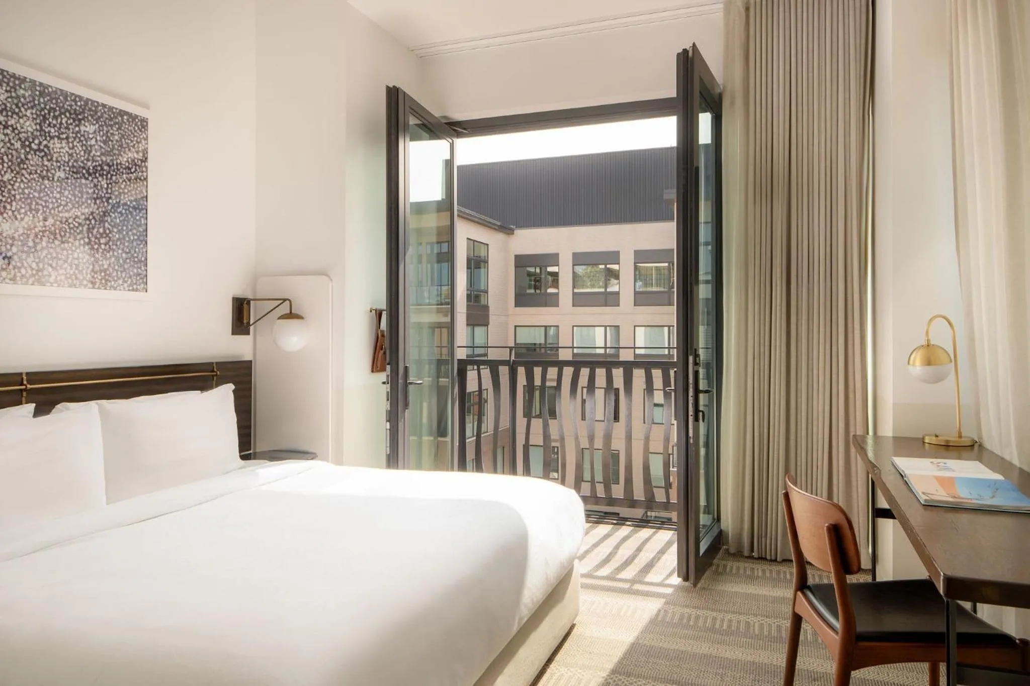 Photo of the whole room, Bed in Halcyon - A Hotel in Cherry Creek