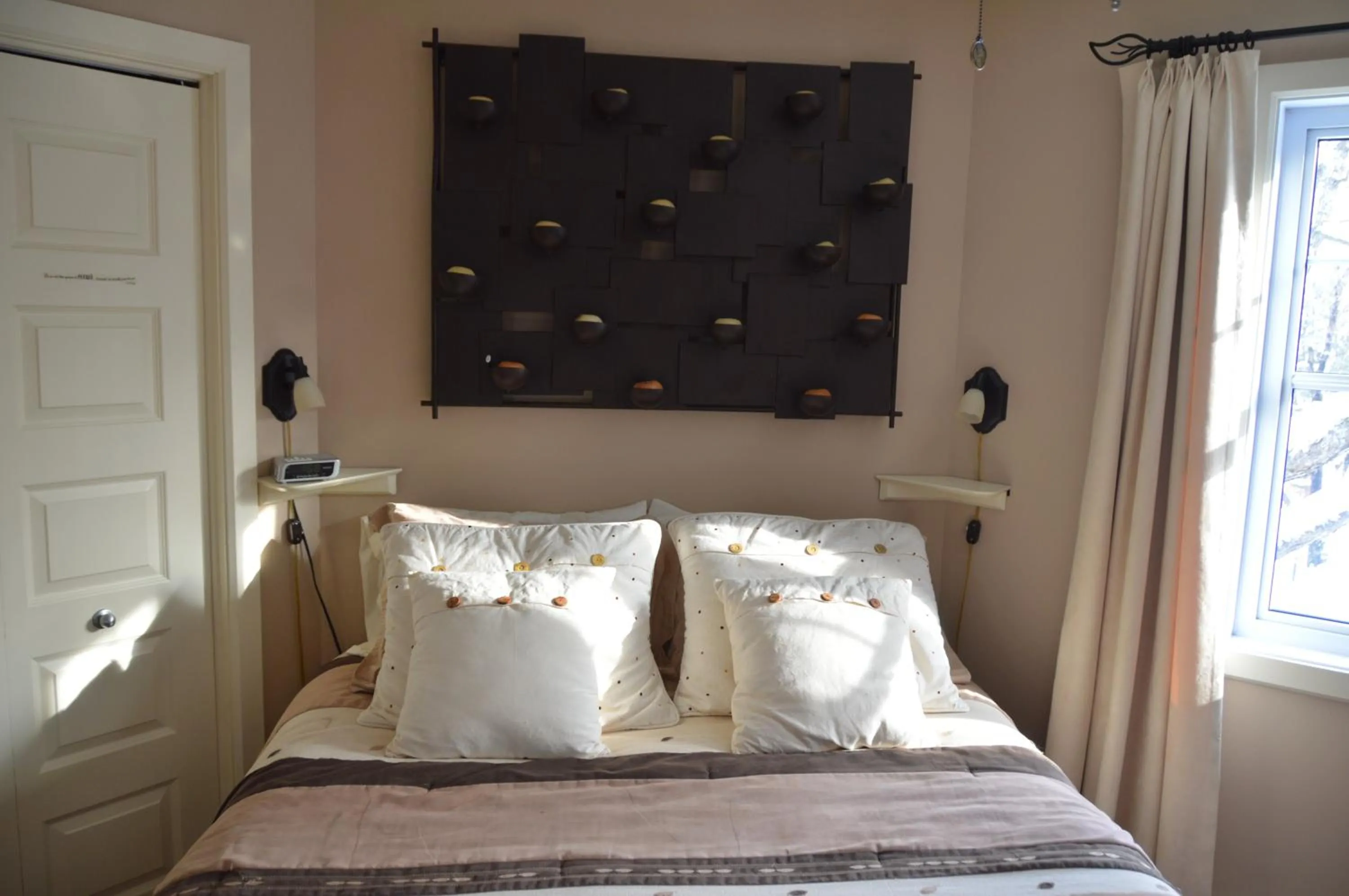 Bed in Lecomte De La Fontaine