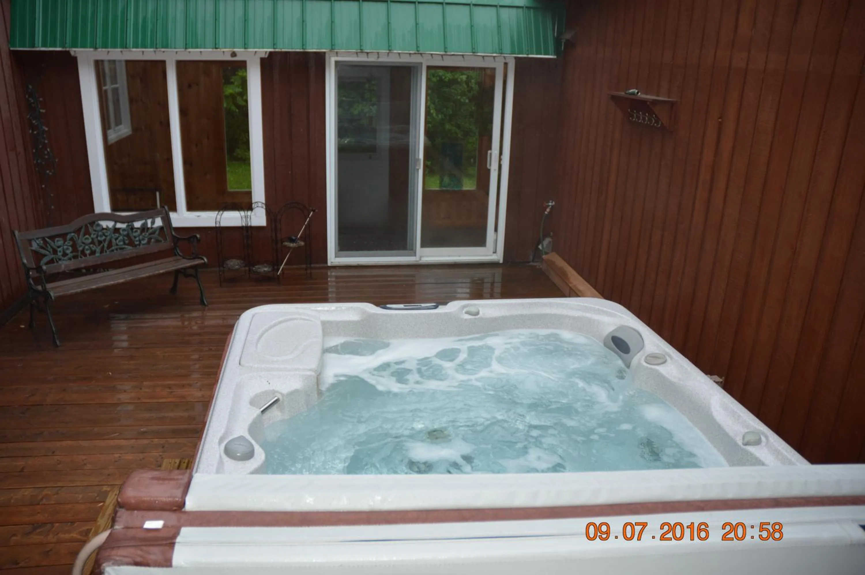 Hot Tub in Lecomte De La Fontaine