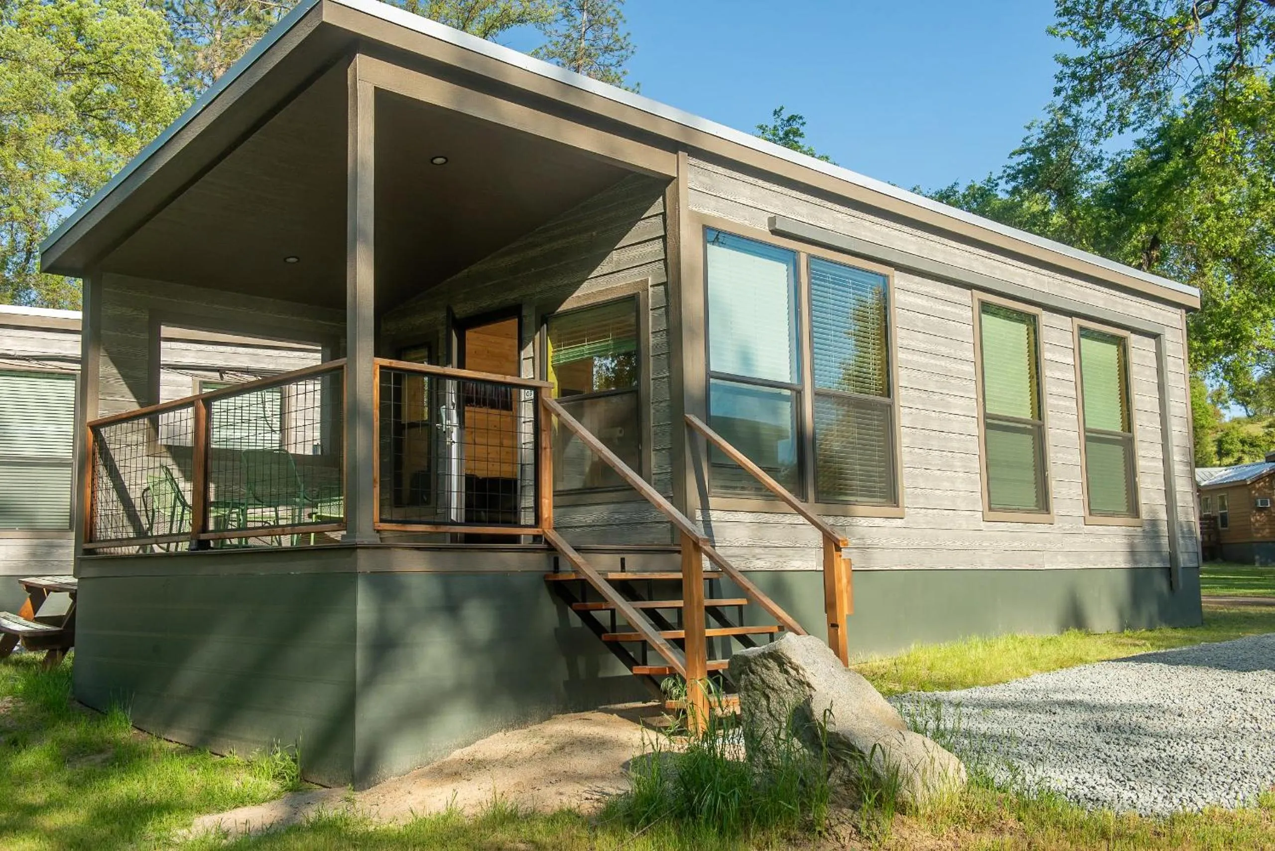 Facade/entrance in Sierra Meadows