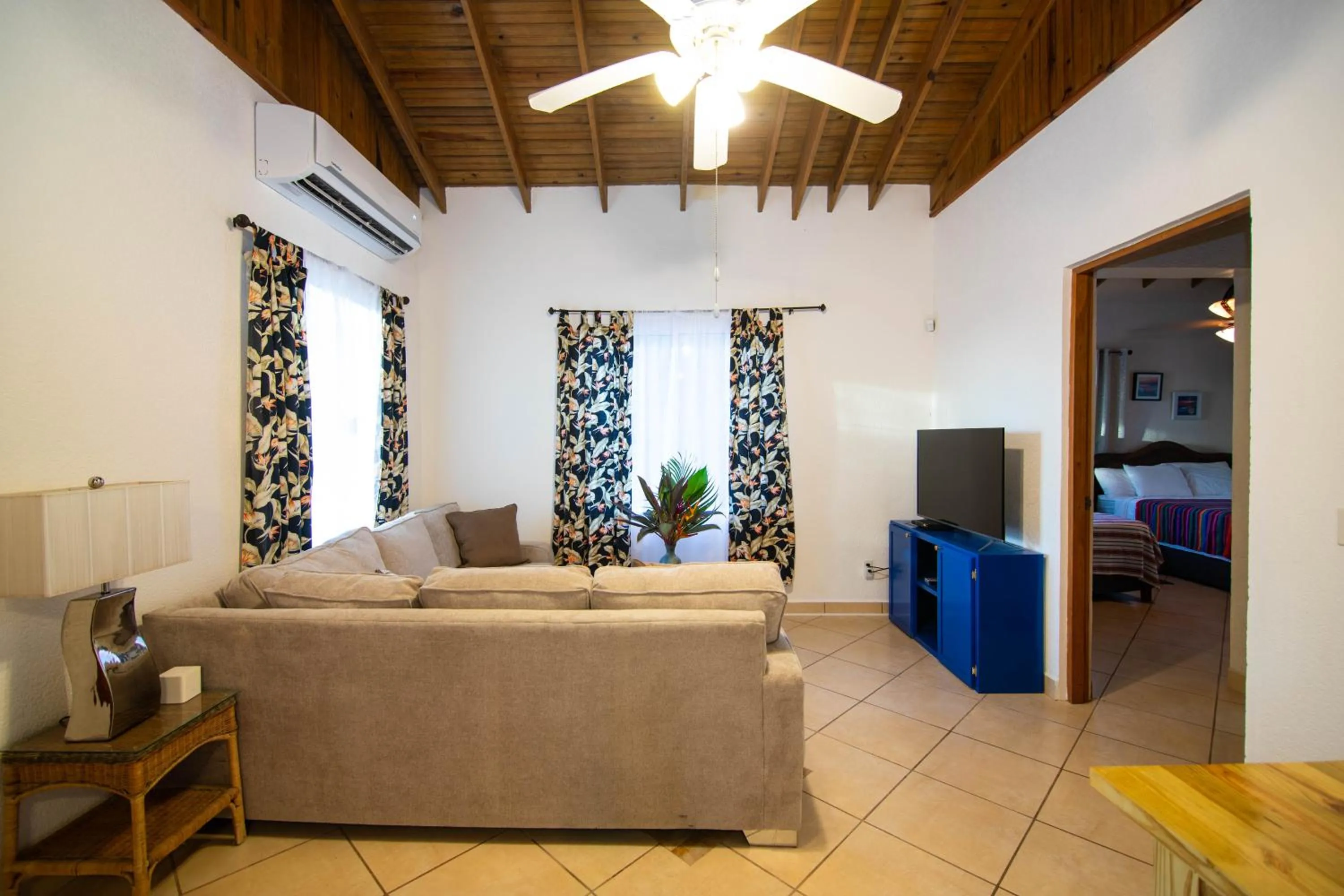 Living room in Seaside Inn Roatan