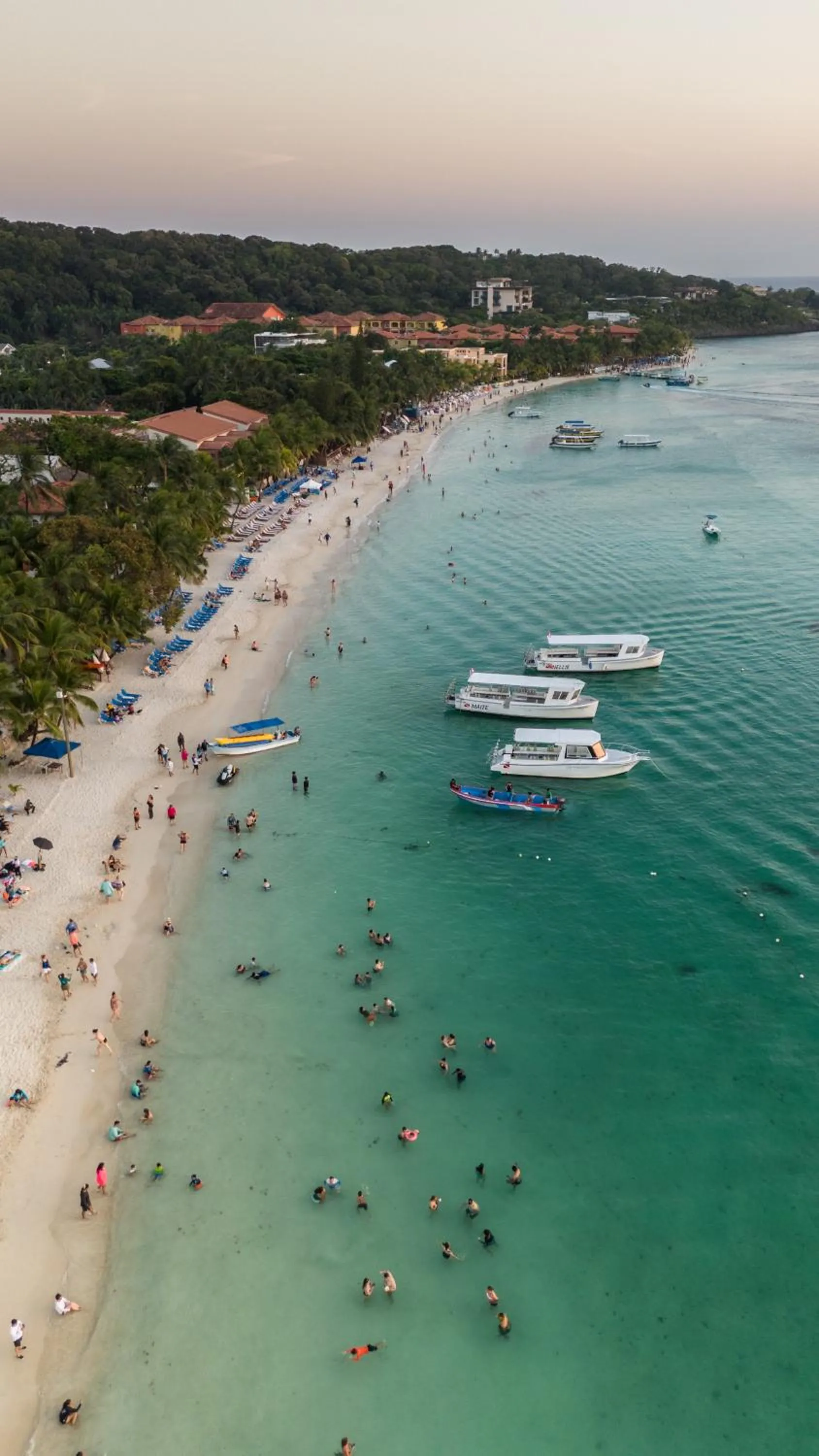 Beach in Seaside Inn Roatan