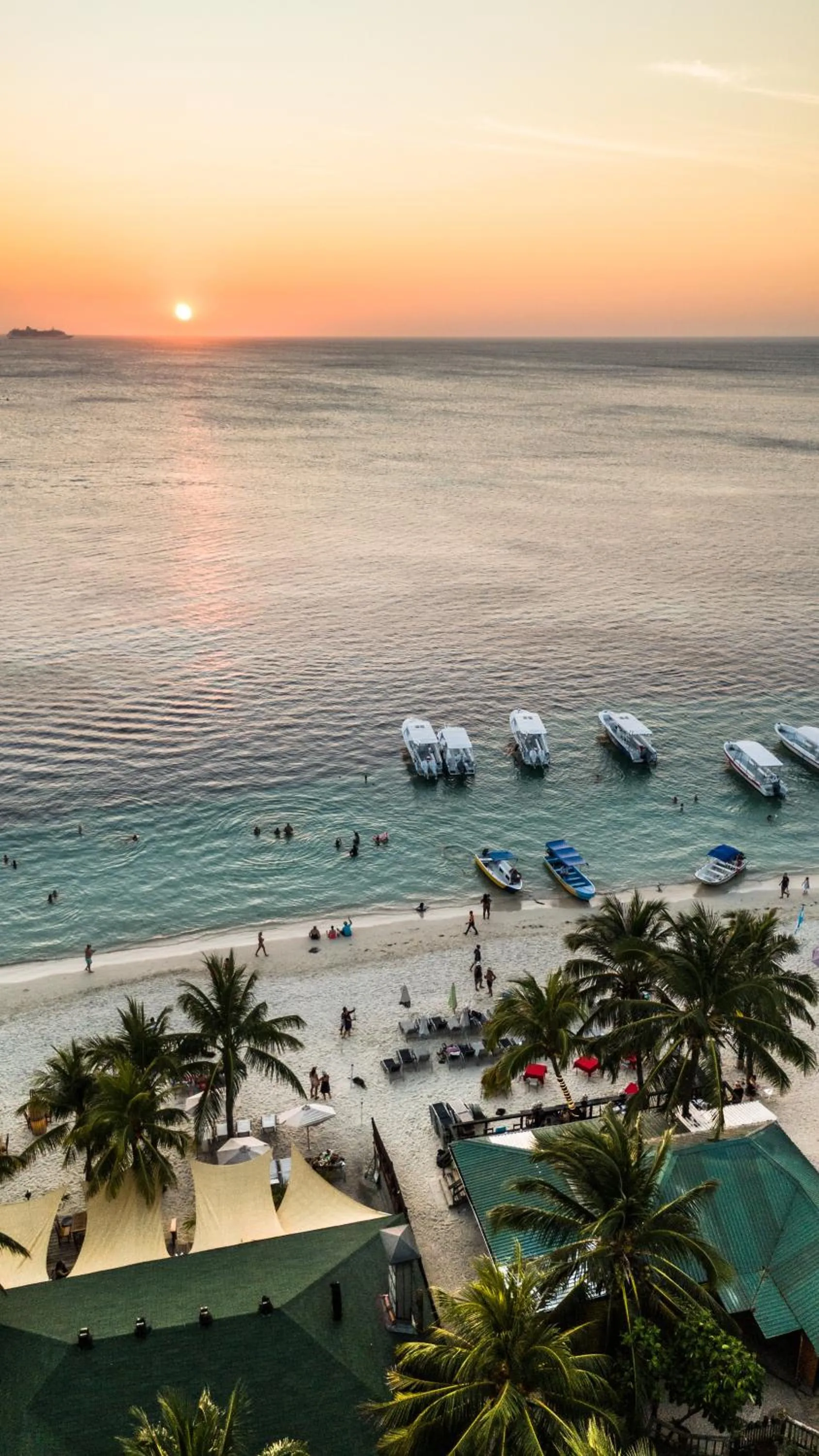 Sunset in Seaside Inn Roatan