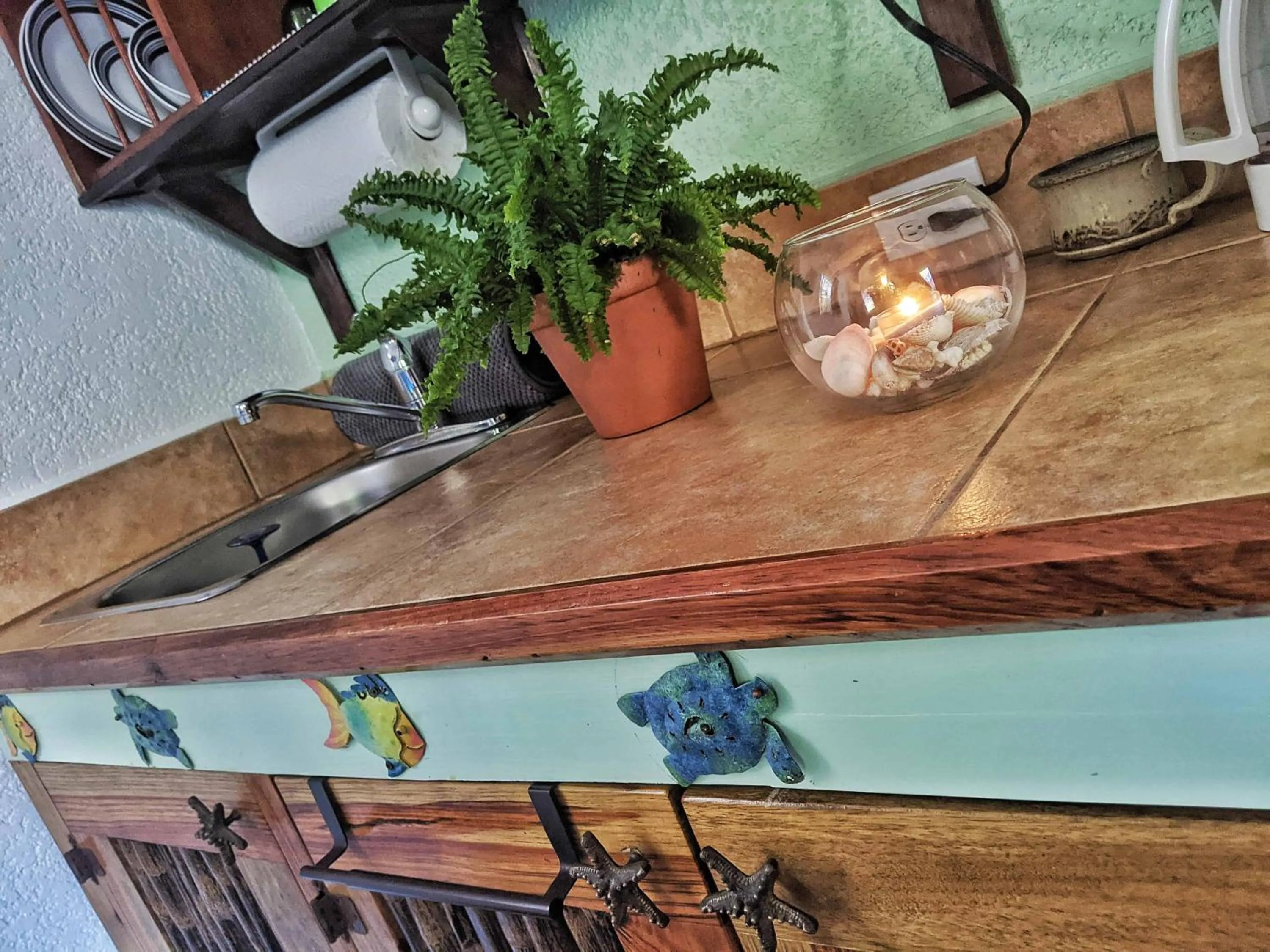 Kitchen or kitchenette in Seaside Inn Roatan