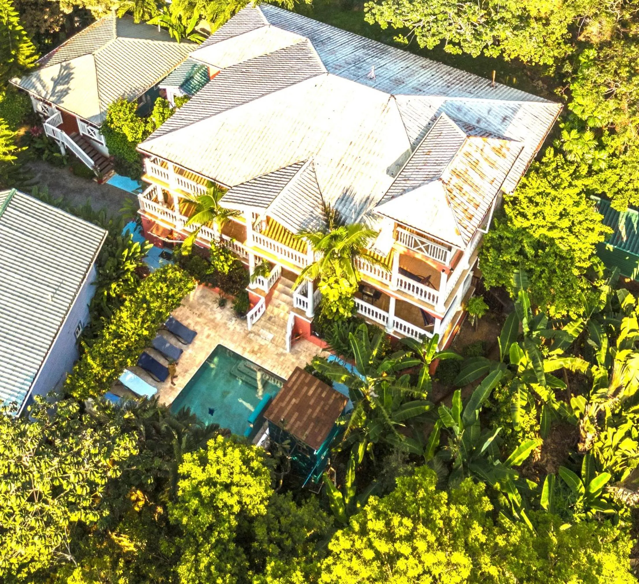 Property building in Seaside Inn Roatan