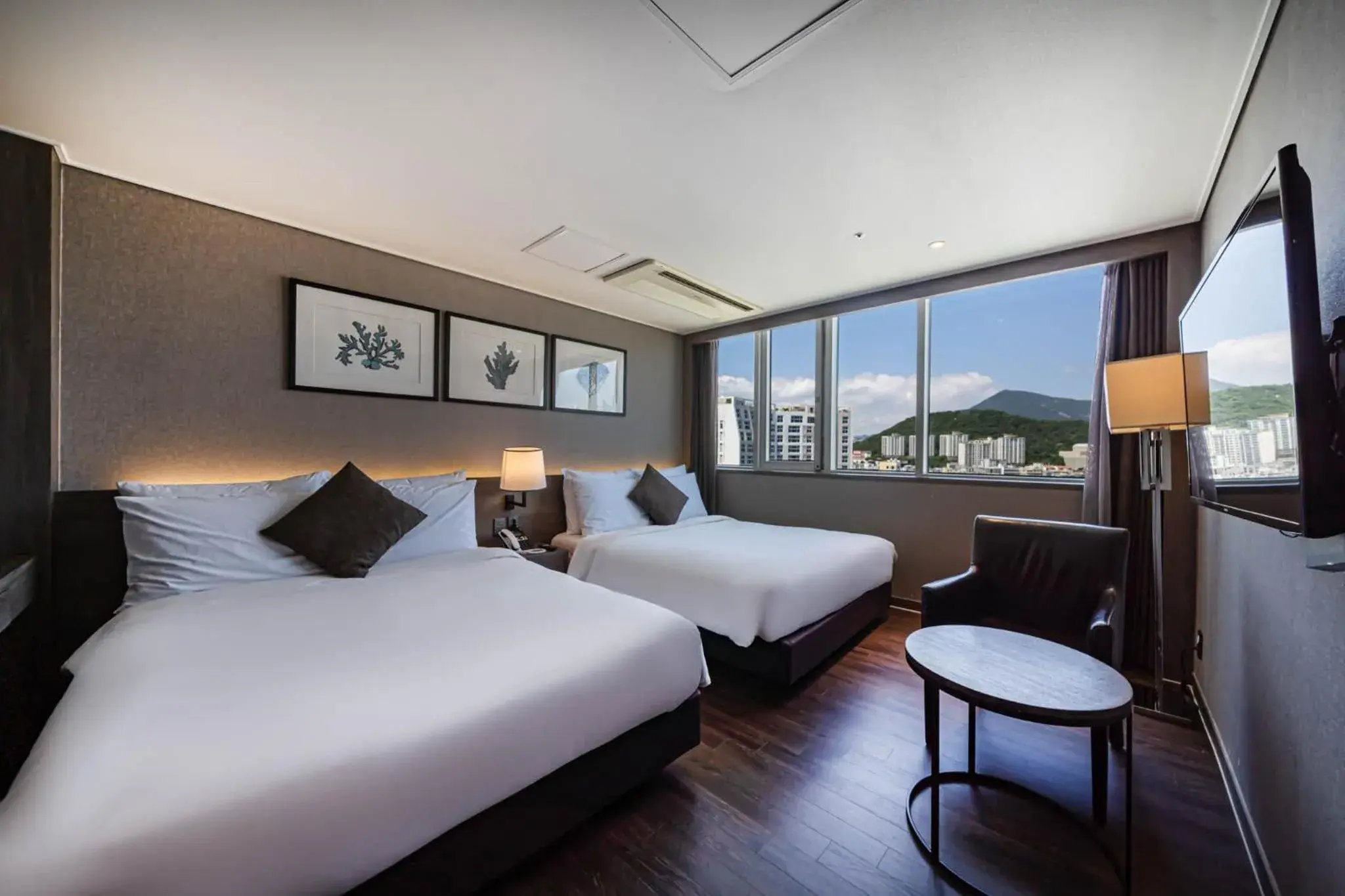 Deluxe Twin with City View in Kent Hotel Gwangalli by Kensington Deluxe Twin with City View in Kent Hotel Gwangalli by Kensington