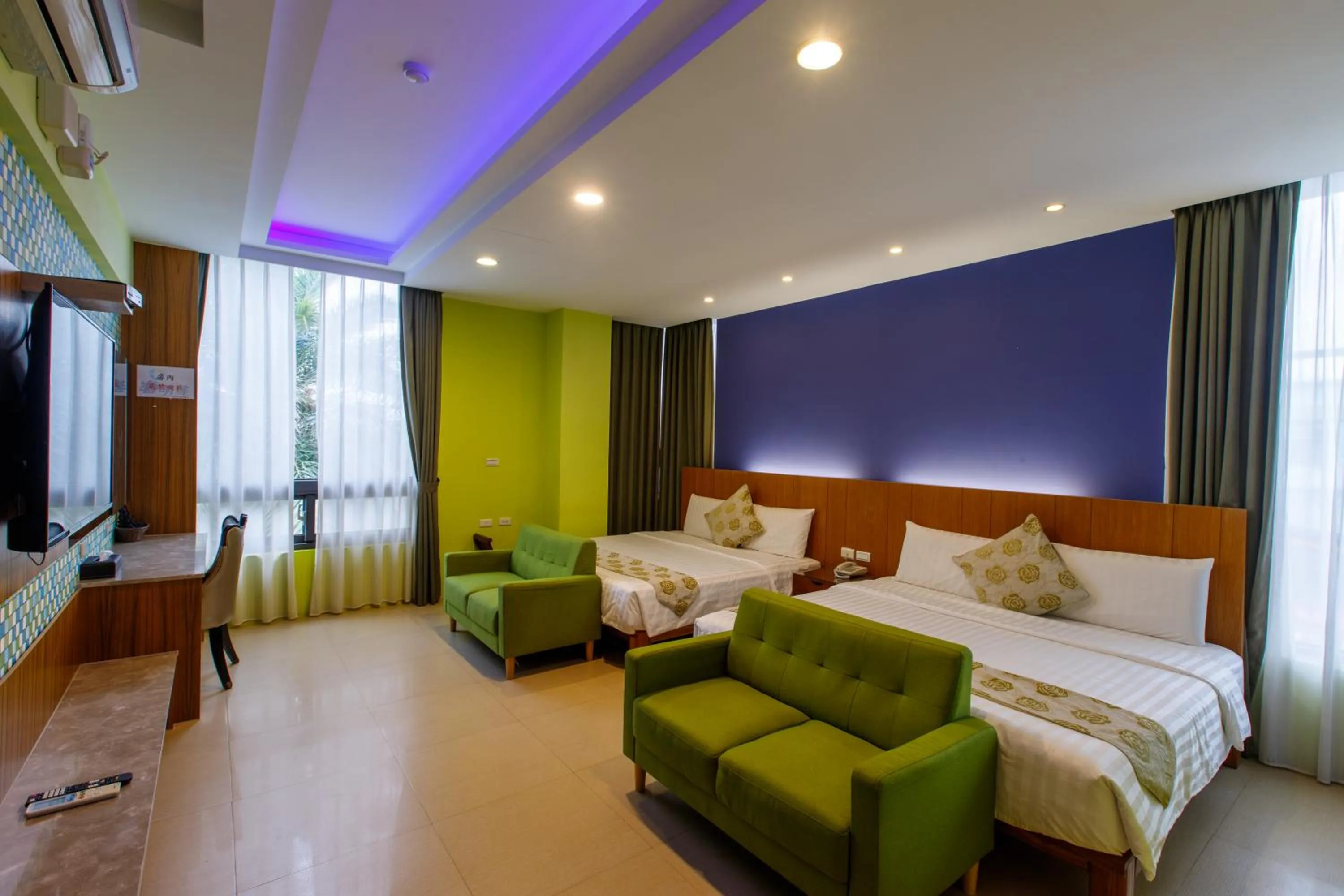 Bed in Oceanic Pearl Resort