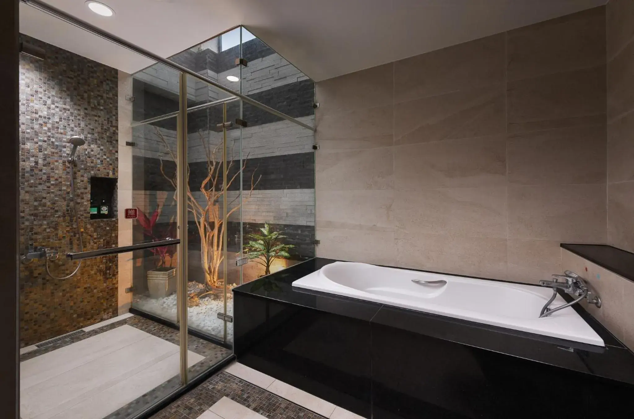 Garden View Deluxe Double Room with Bathtub in Oceanic Pearl Resort Garden View Deluxe Double Room with Bathtub in Oceanic Pearl Resort