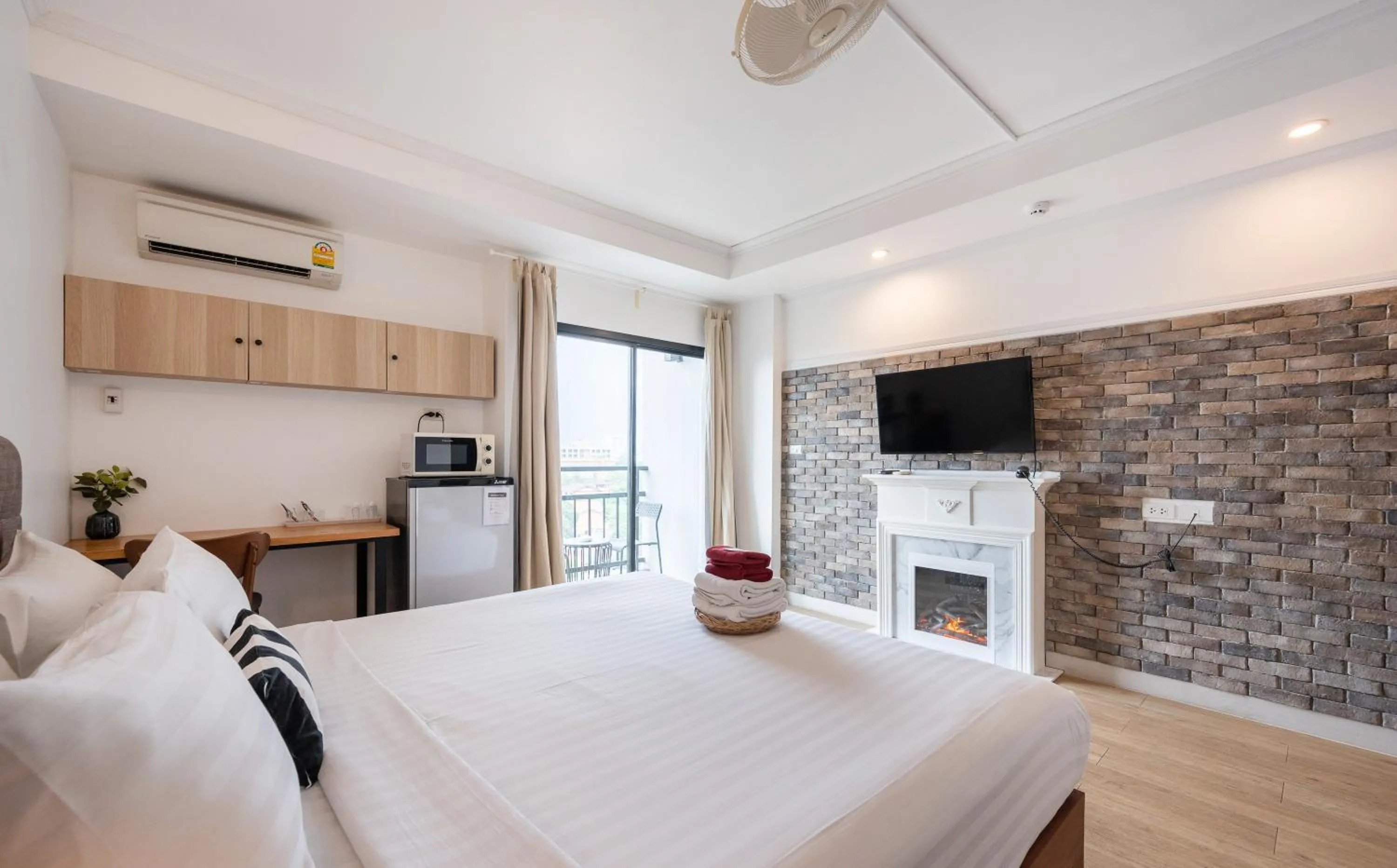 Bed in The Corner Lodge