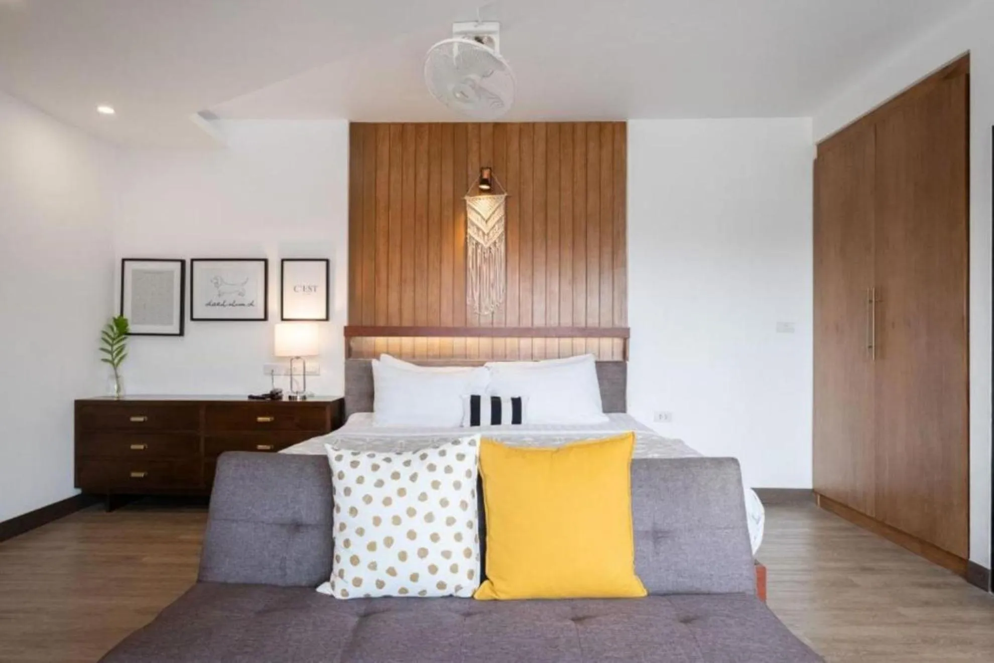 Bed in The Corner Lodge