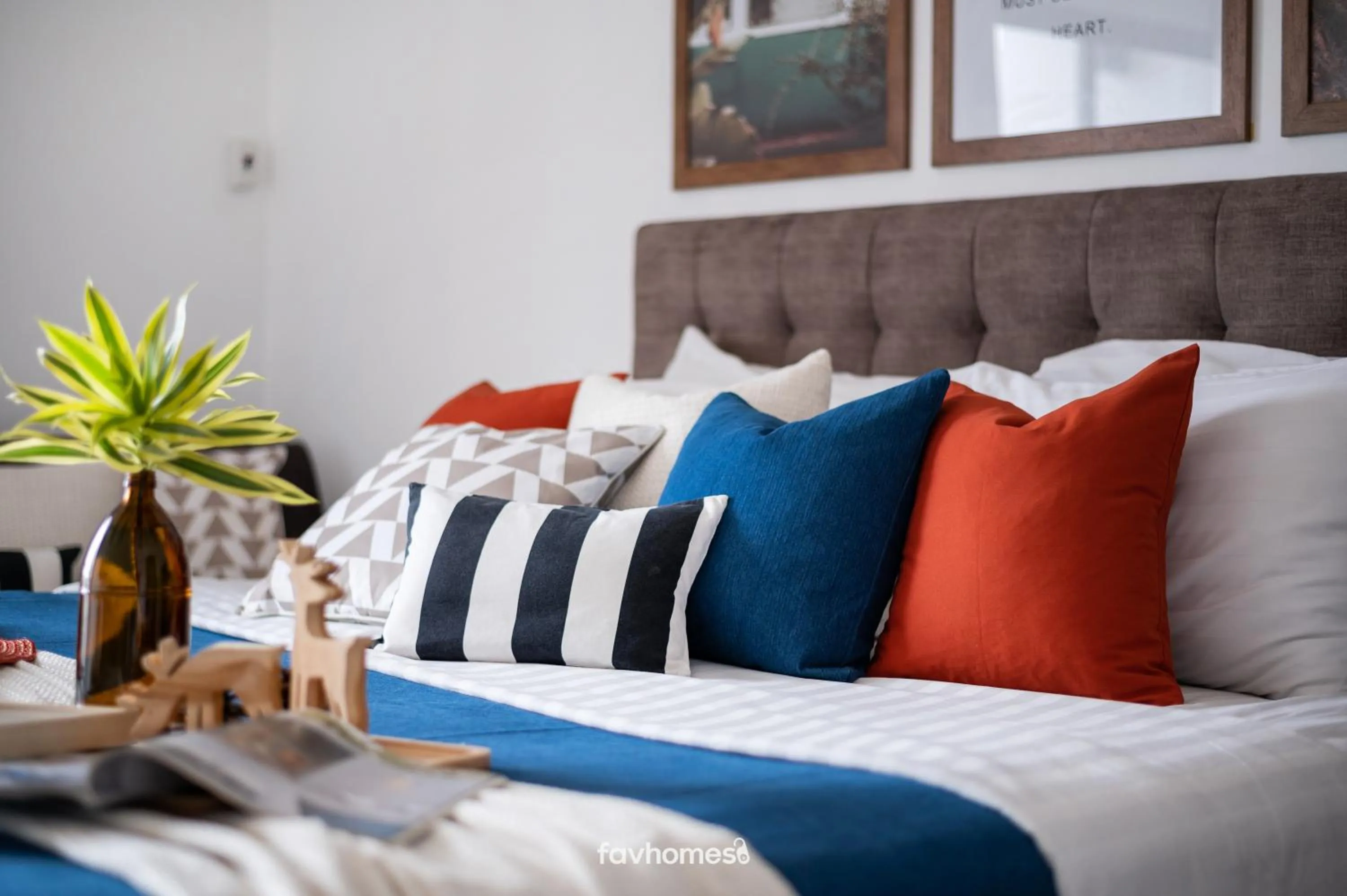 Bedroom, Bed in The Corner Lodge