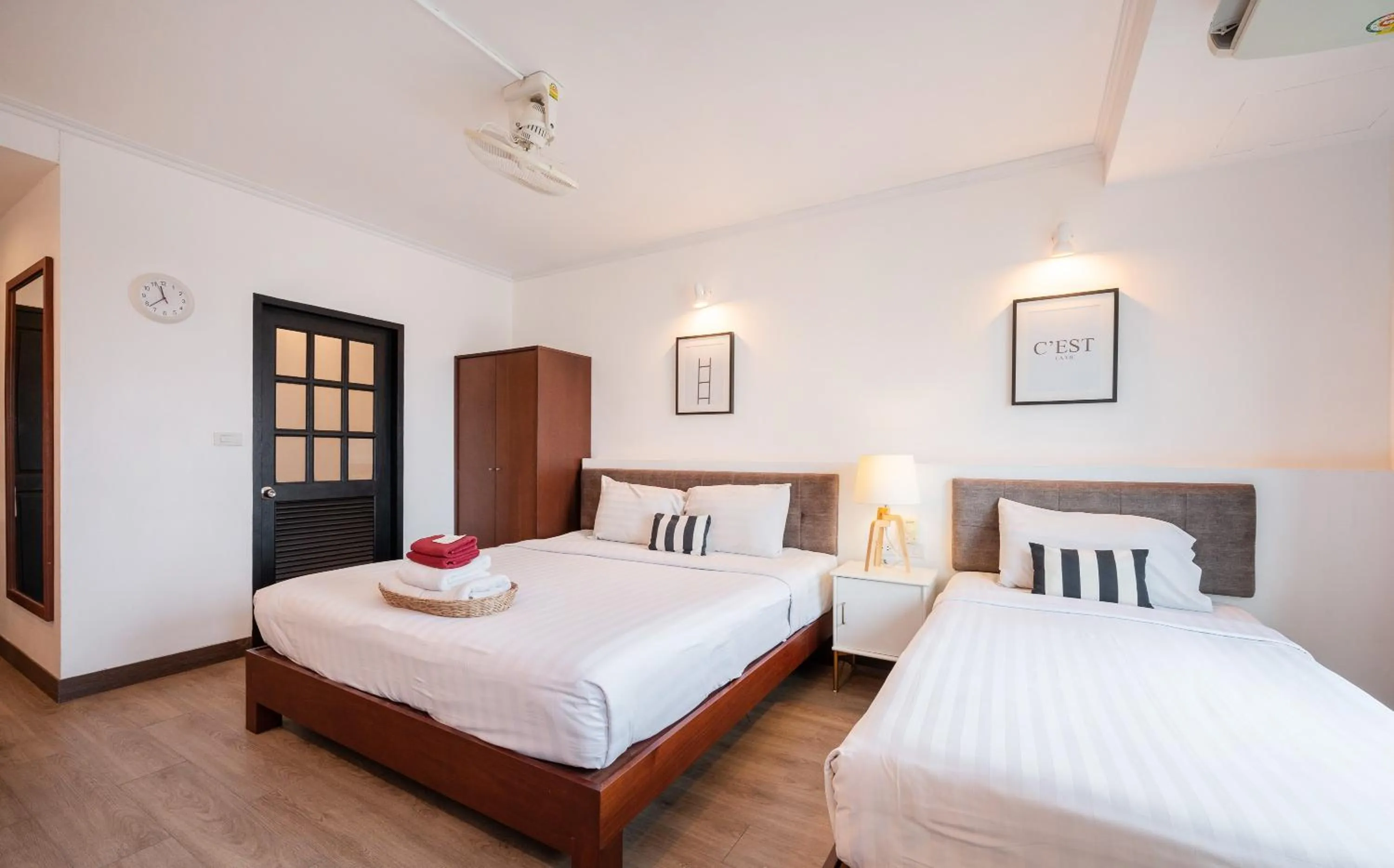 Bed in The Corner Lodge