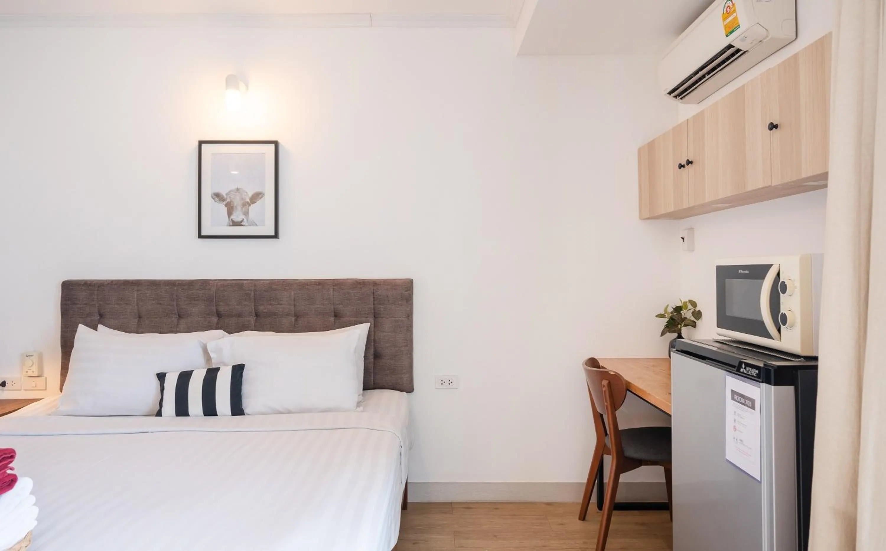 Bedroom, Bed in The Corner Lodge