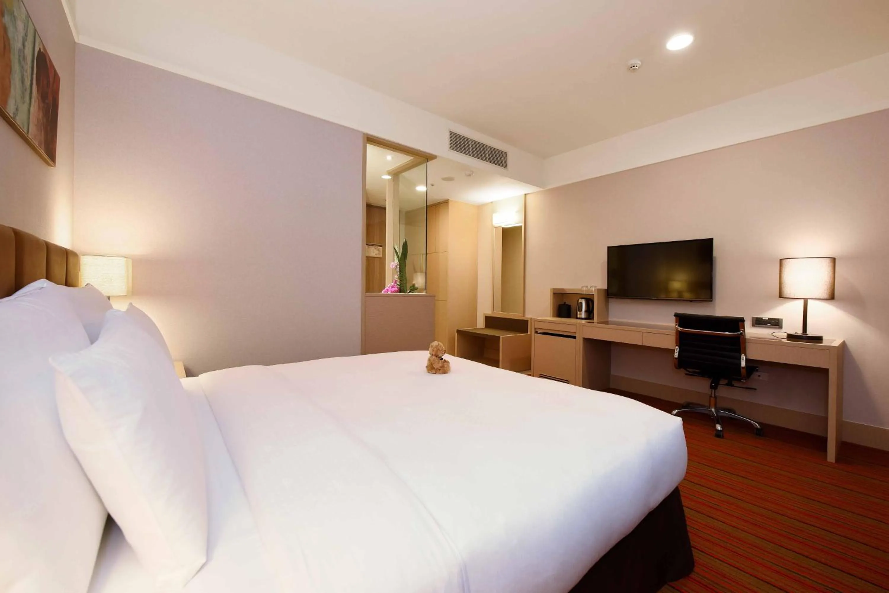 Photo of the whole room, Bed in Fullon Hotel Taoyuan Airport Access MRT A8