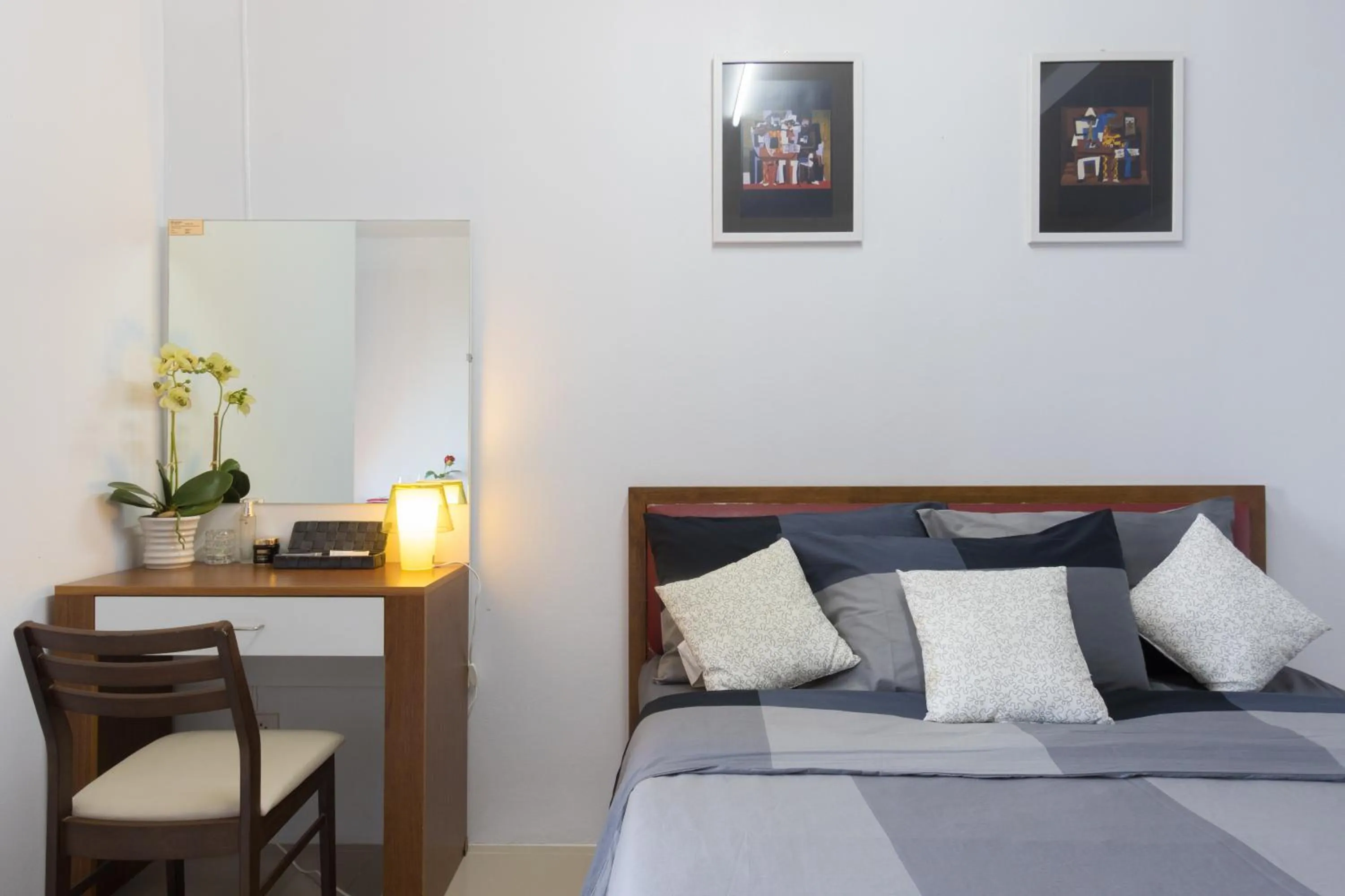 Bed in I-Home Residence and Hotel