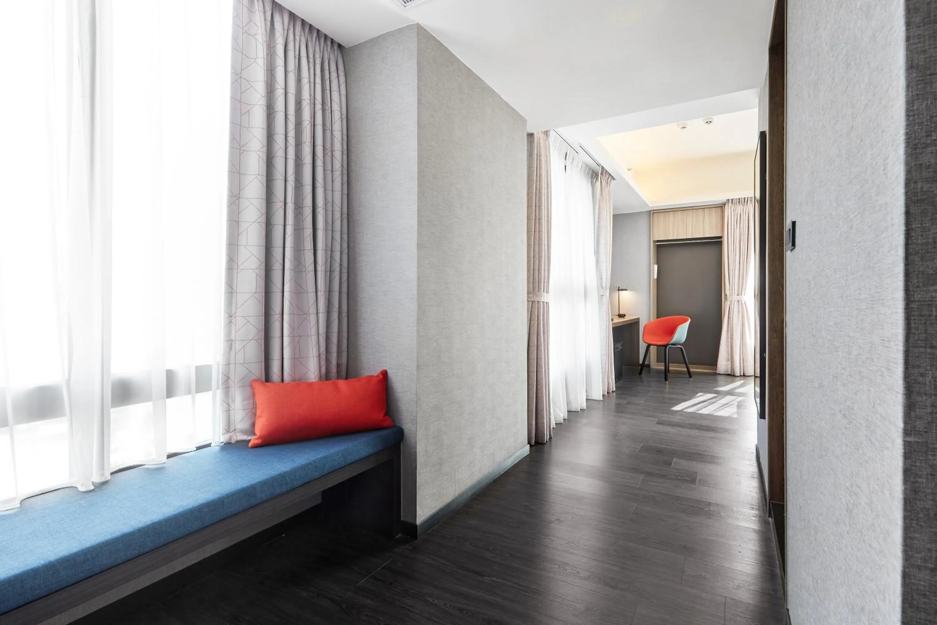 Photo of the whole room, Bed in Holiday Inn Express Kaohsiung Love River by IHG