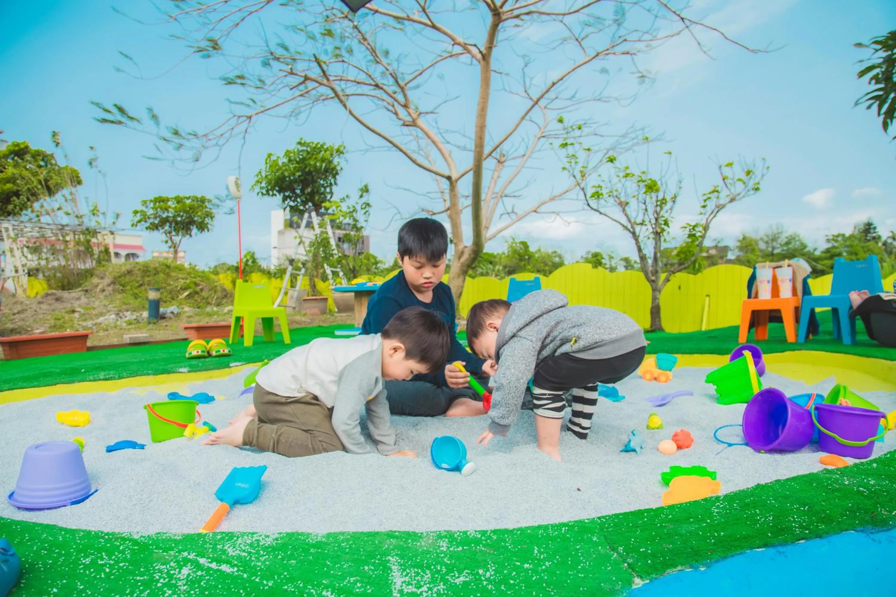 Children play ground in Dong Shan He B&B