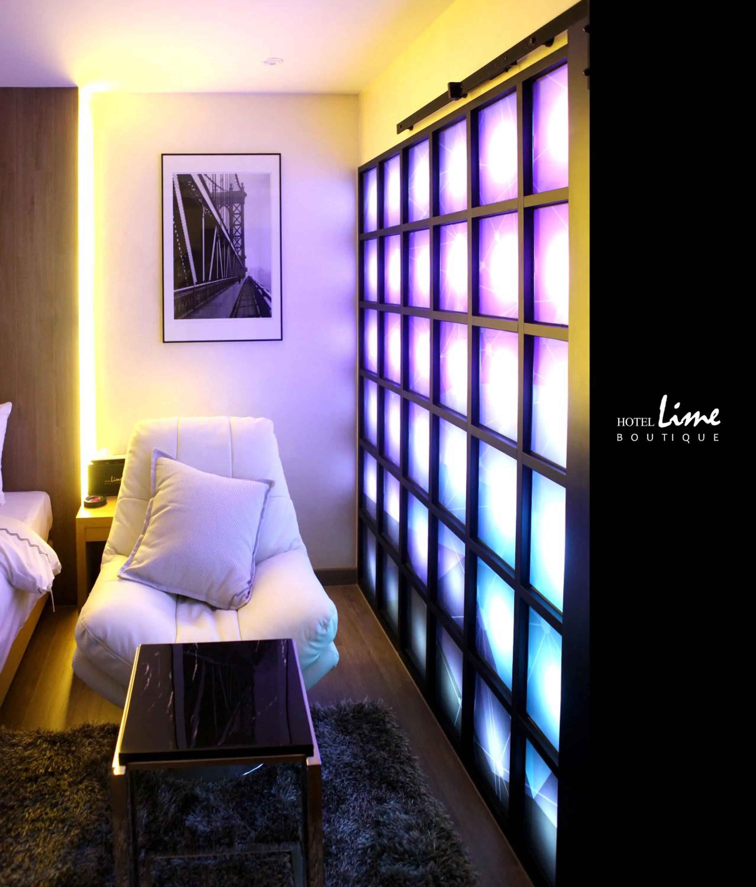 Living room, Bed in Jeonju Lime Hotel