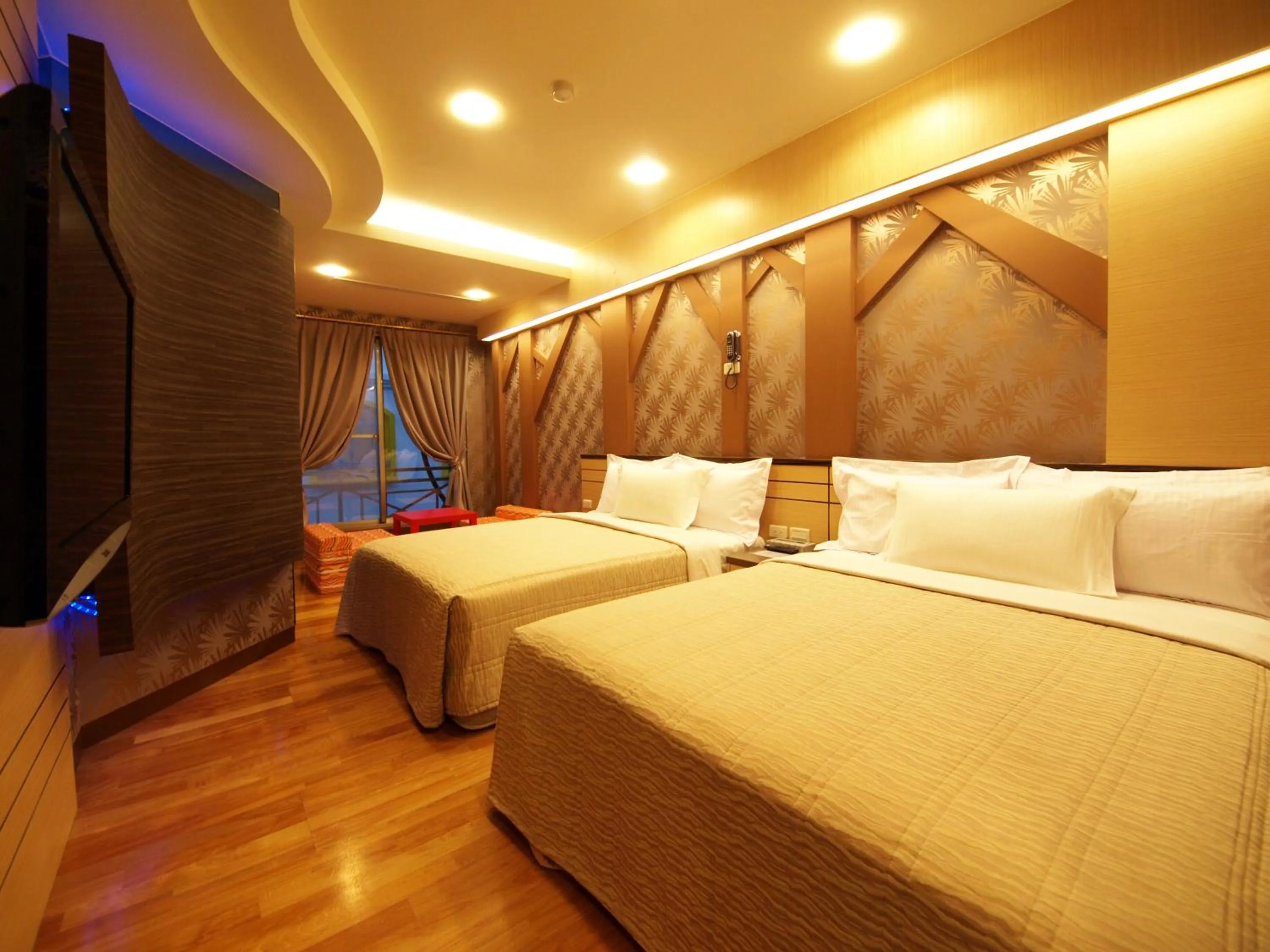 Photo of the whole room, Bed in Ibiza Inn Kenting II