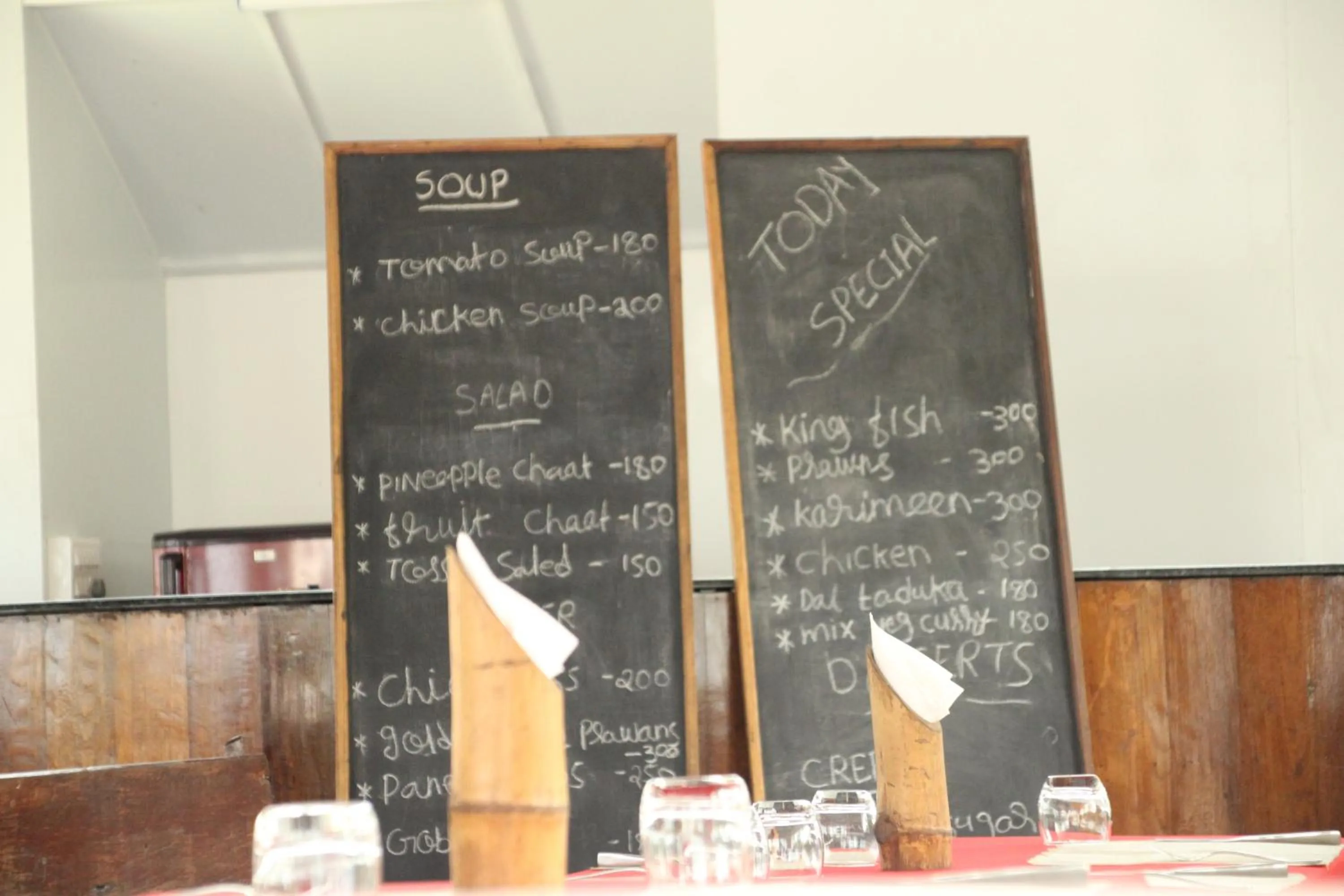 Food and drinks in Petit Elephant