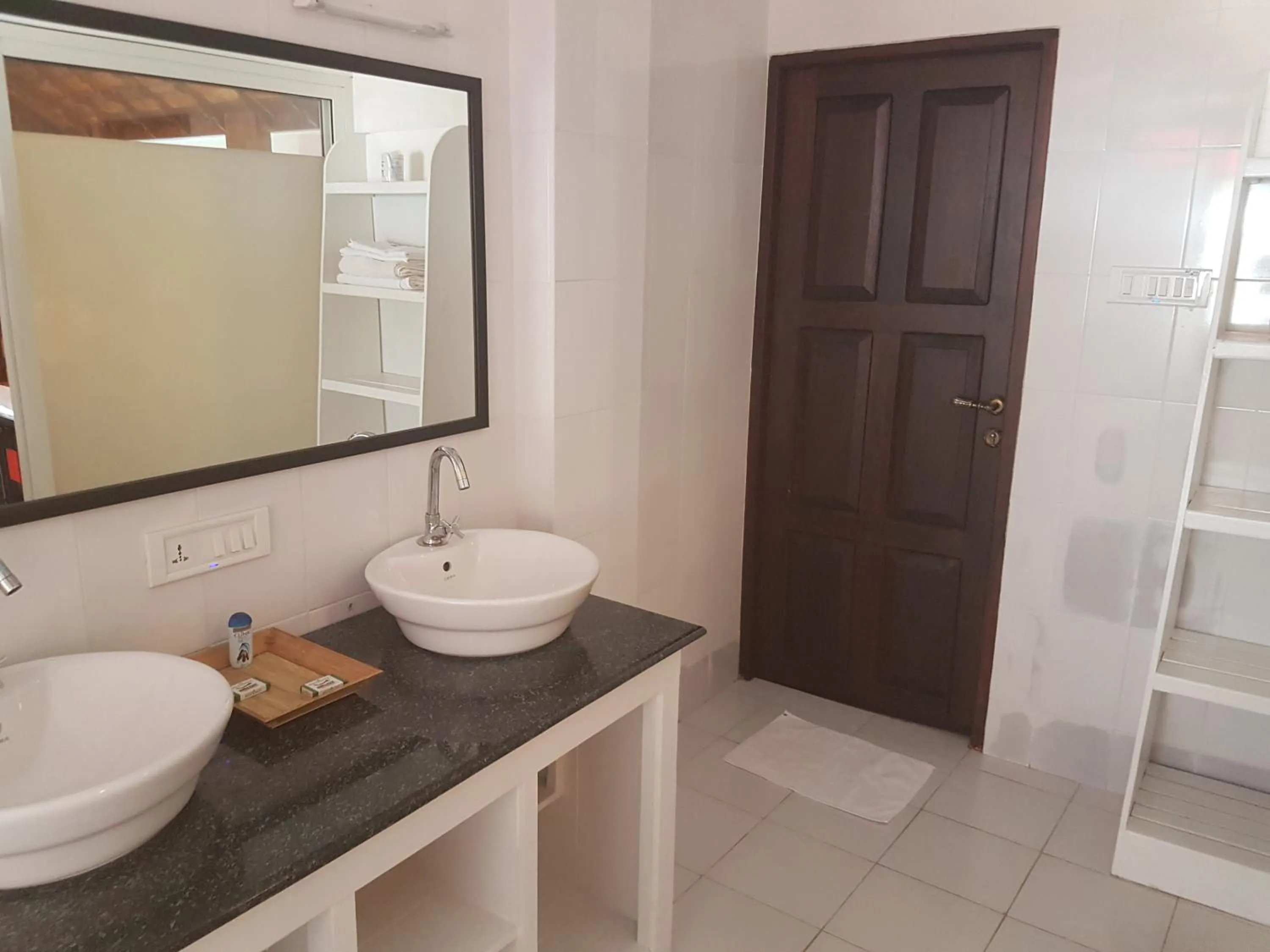 Bathroom in Petit Elephant