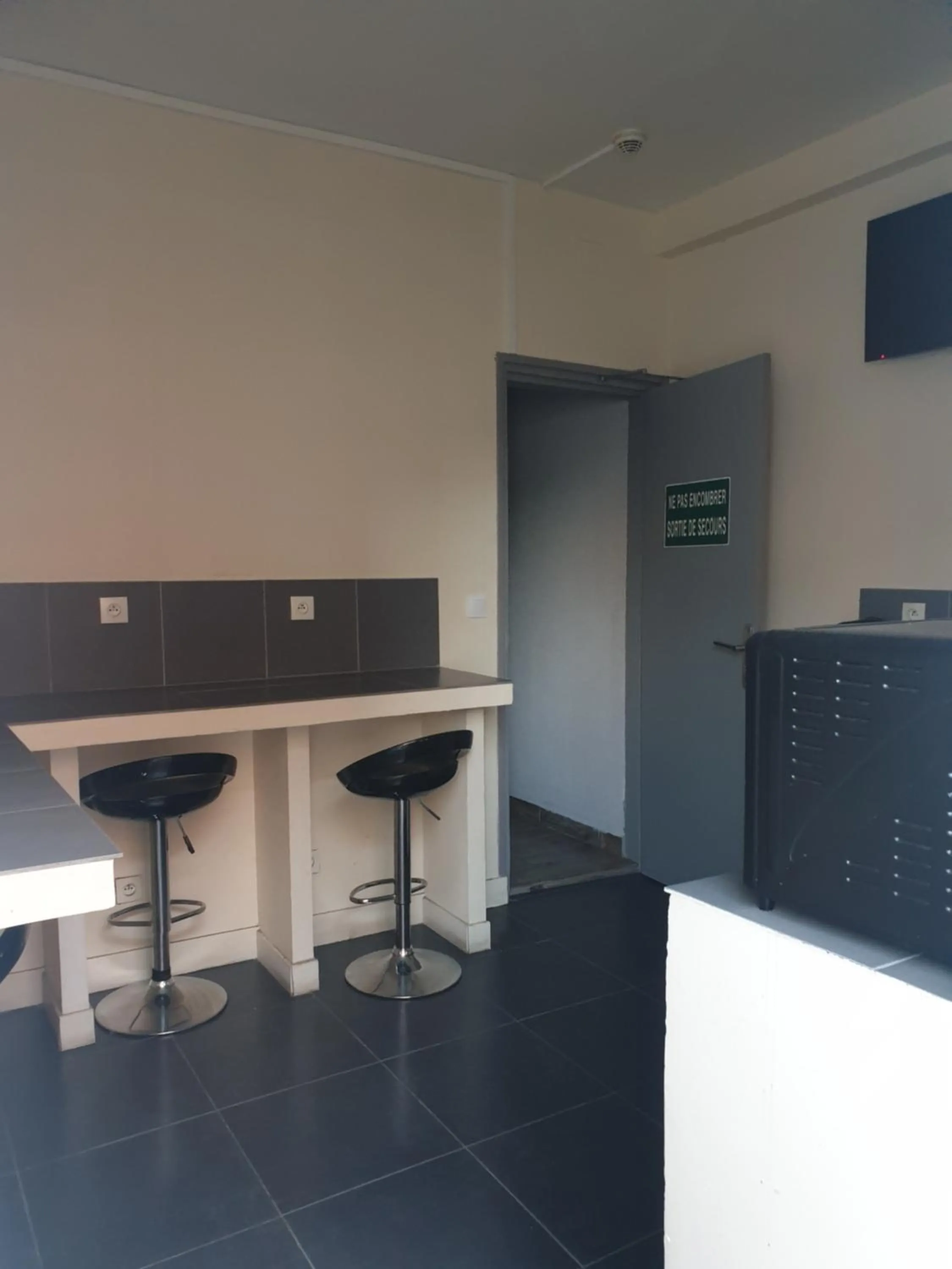 Kitchen or kitchenette in Hôtel Belfort