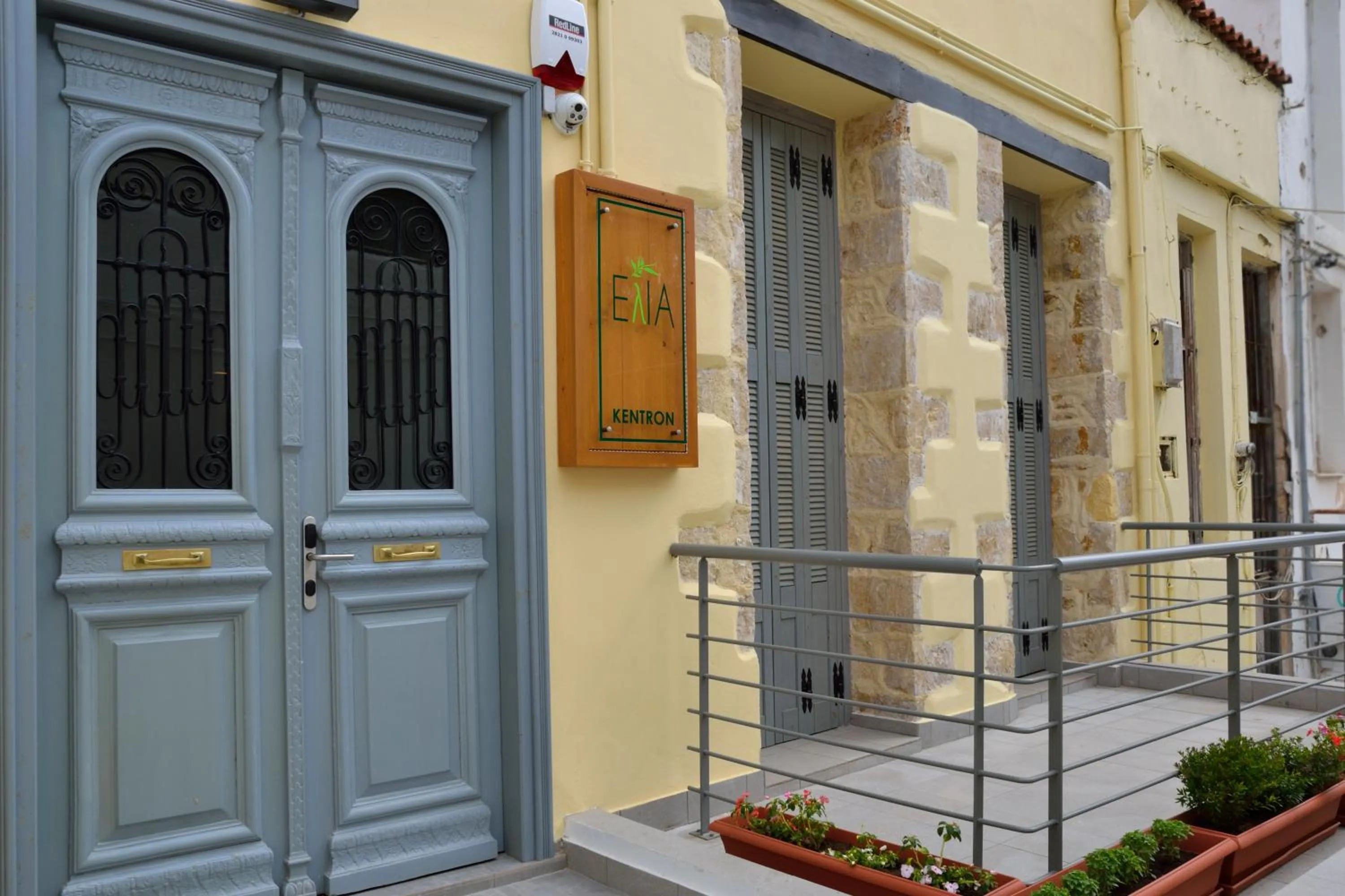 Facade/entrance in Elia Kentron