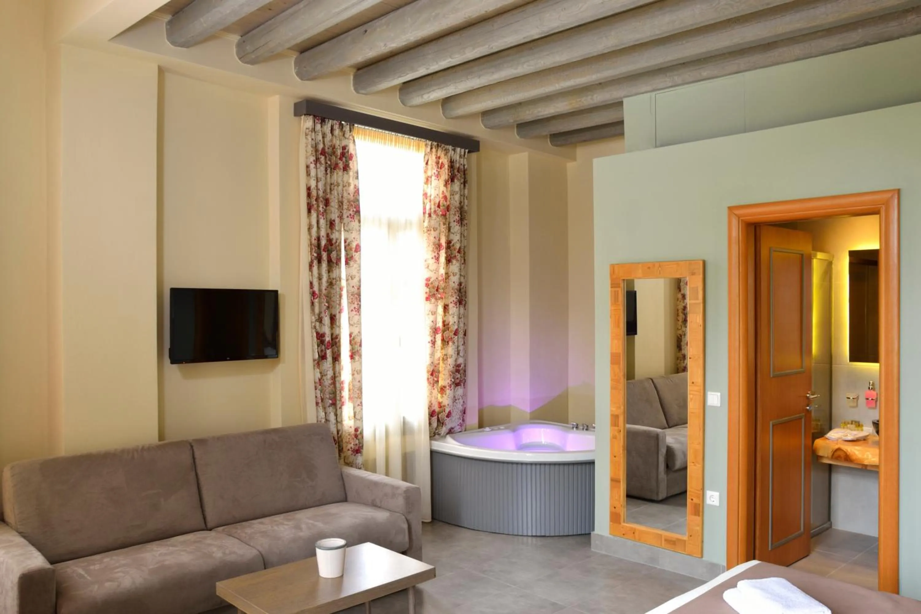 Photo of the whole room, Bed in Elia Kentron