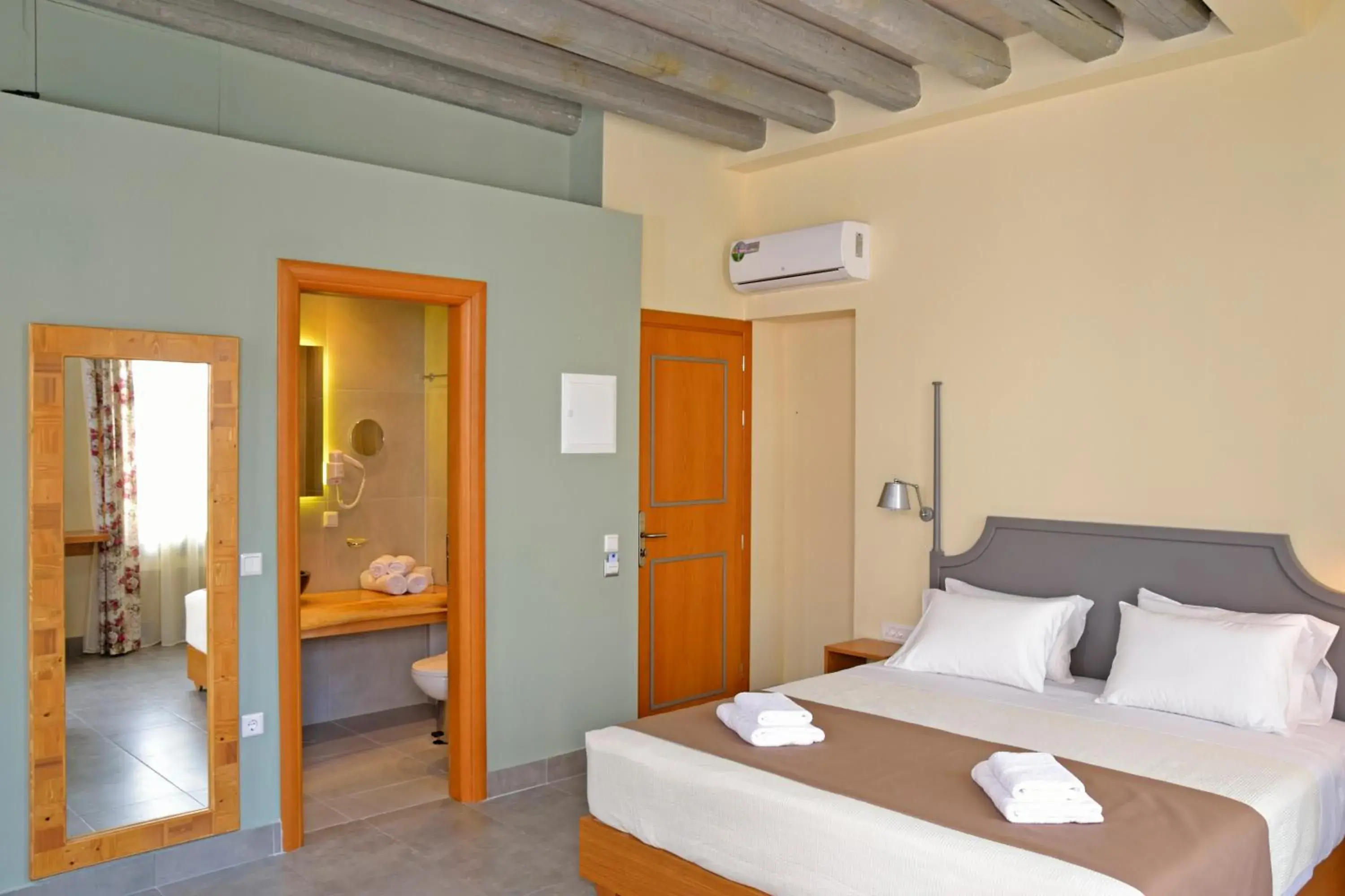 Photo of the whole room, Bed in Elia Kentron Photo of the whole room, Bed in Elia Kentron