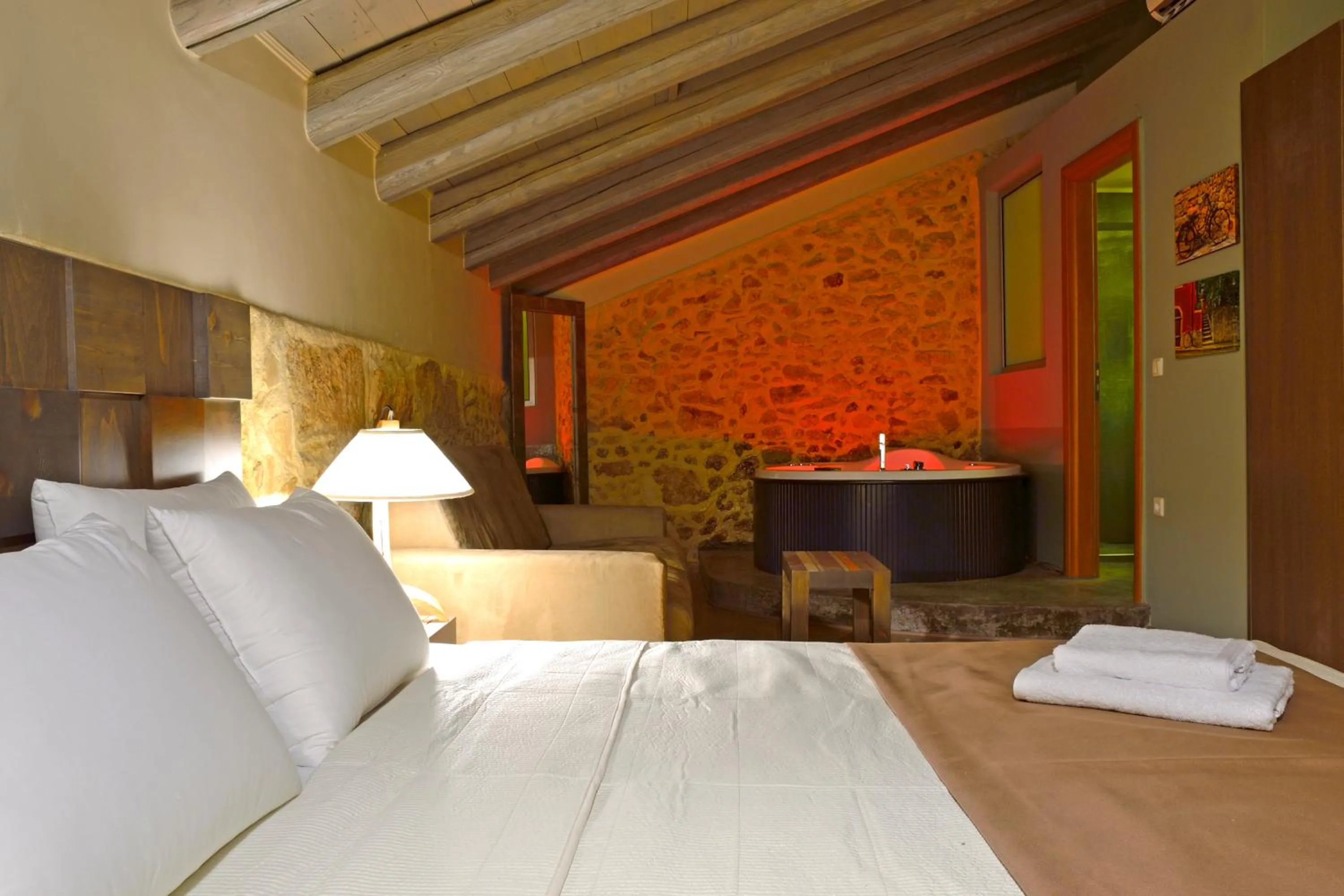 Photo of the whole room, Bed in Elia Kentron