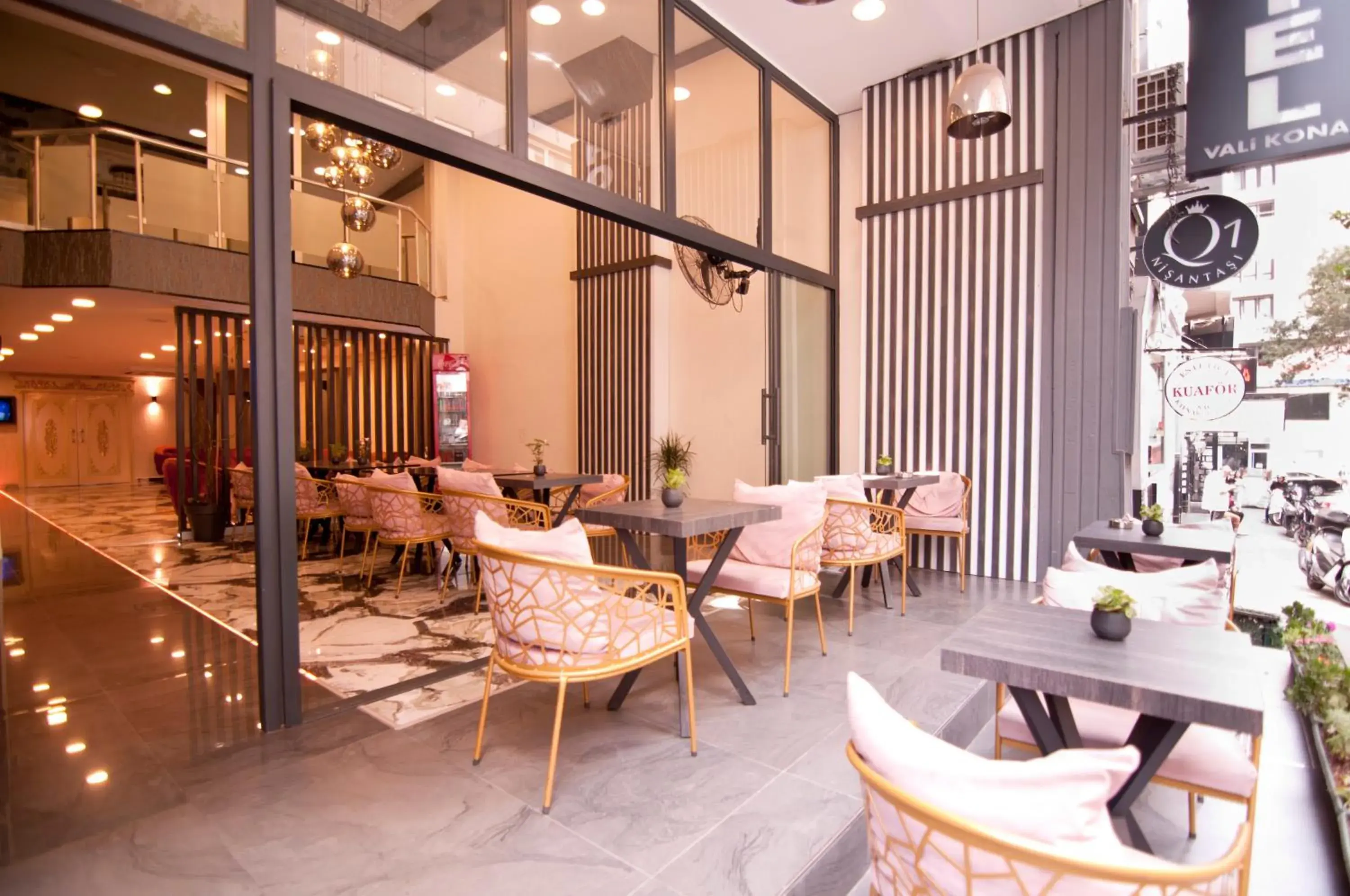 Property building in Vali Konak Hotel Nişantaşı Property building in Vali Konak Hotel Nişantaşı