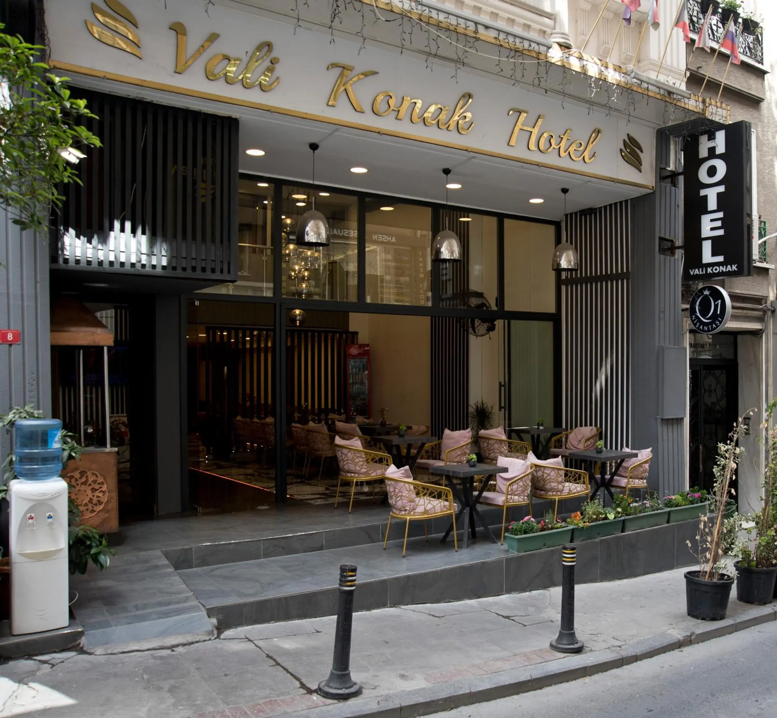 Property building in Vali Konak Hotel Nişantaşı Property building in Vali Konak Hotel Nişantaşı